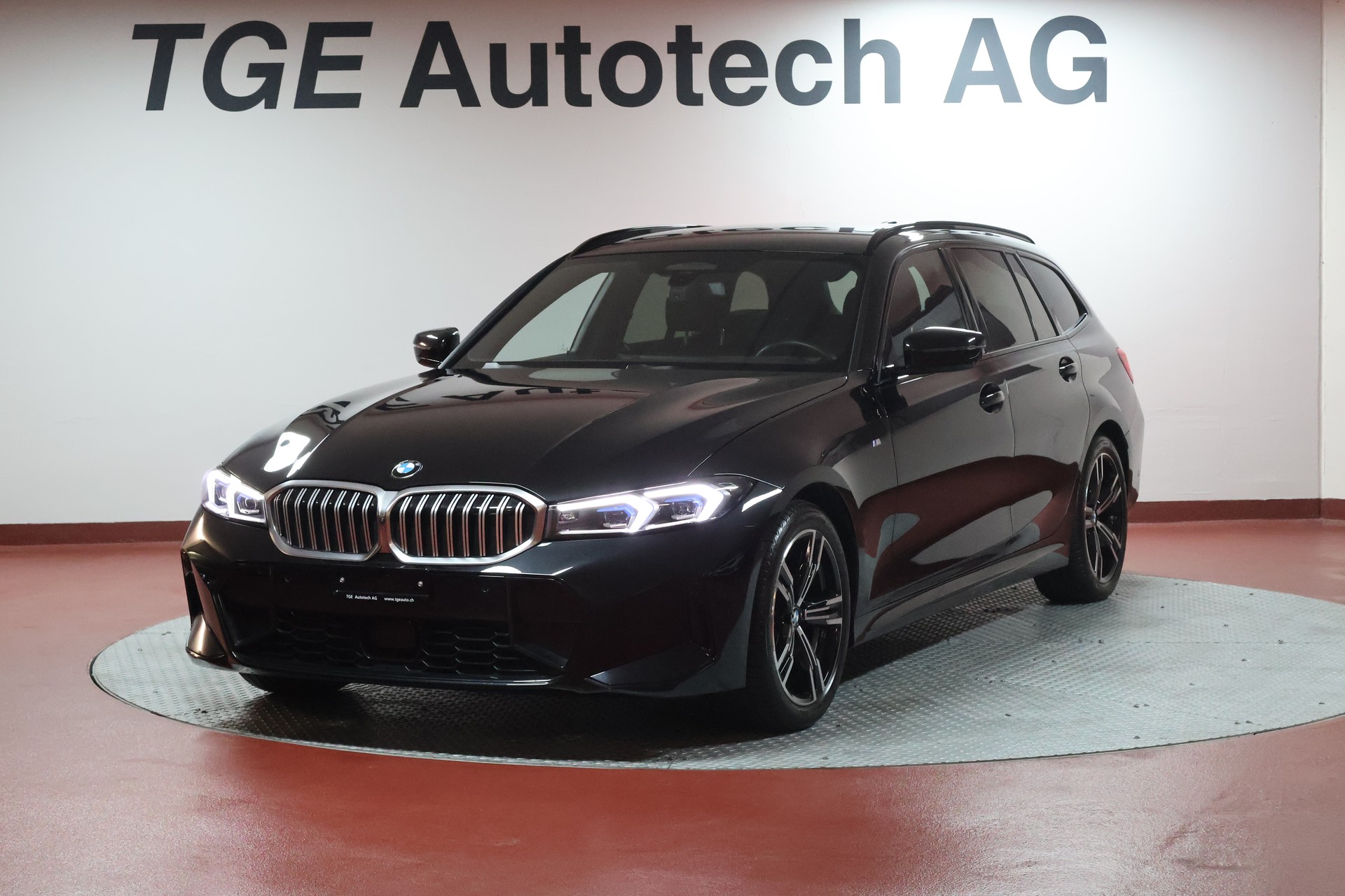 BMW 320d xDrive 48V Touring Steptronic M Sport-image-1