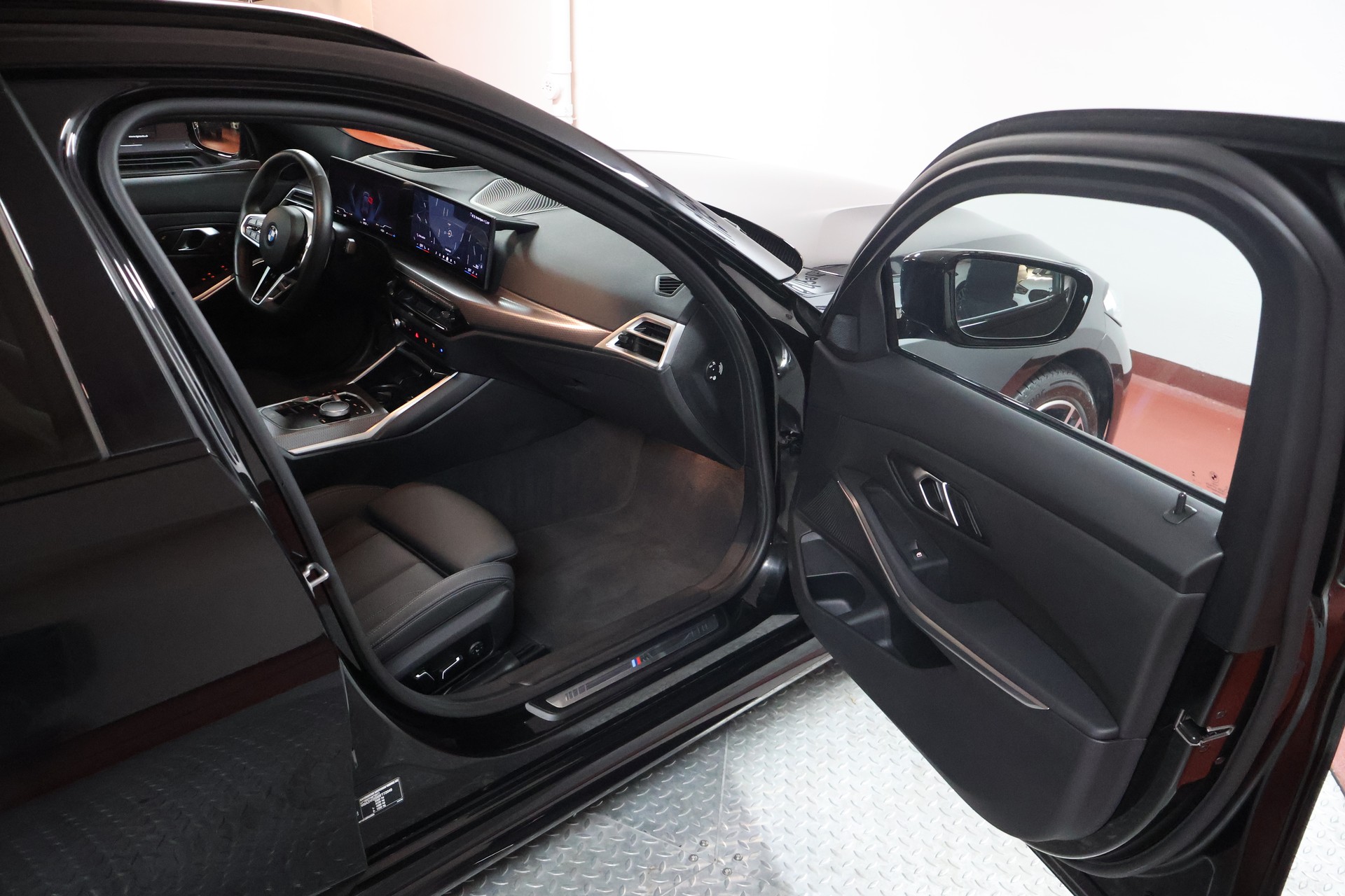 BMW 320d xDrive 48V Touring Steptronic M Sport-image-14
