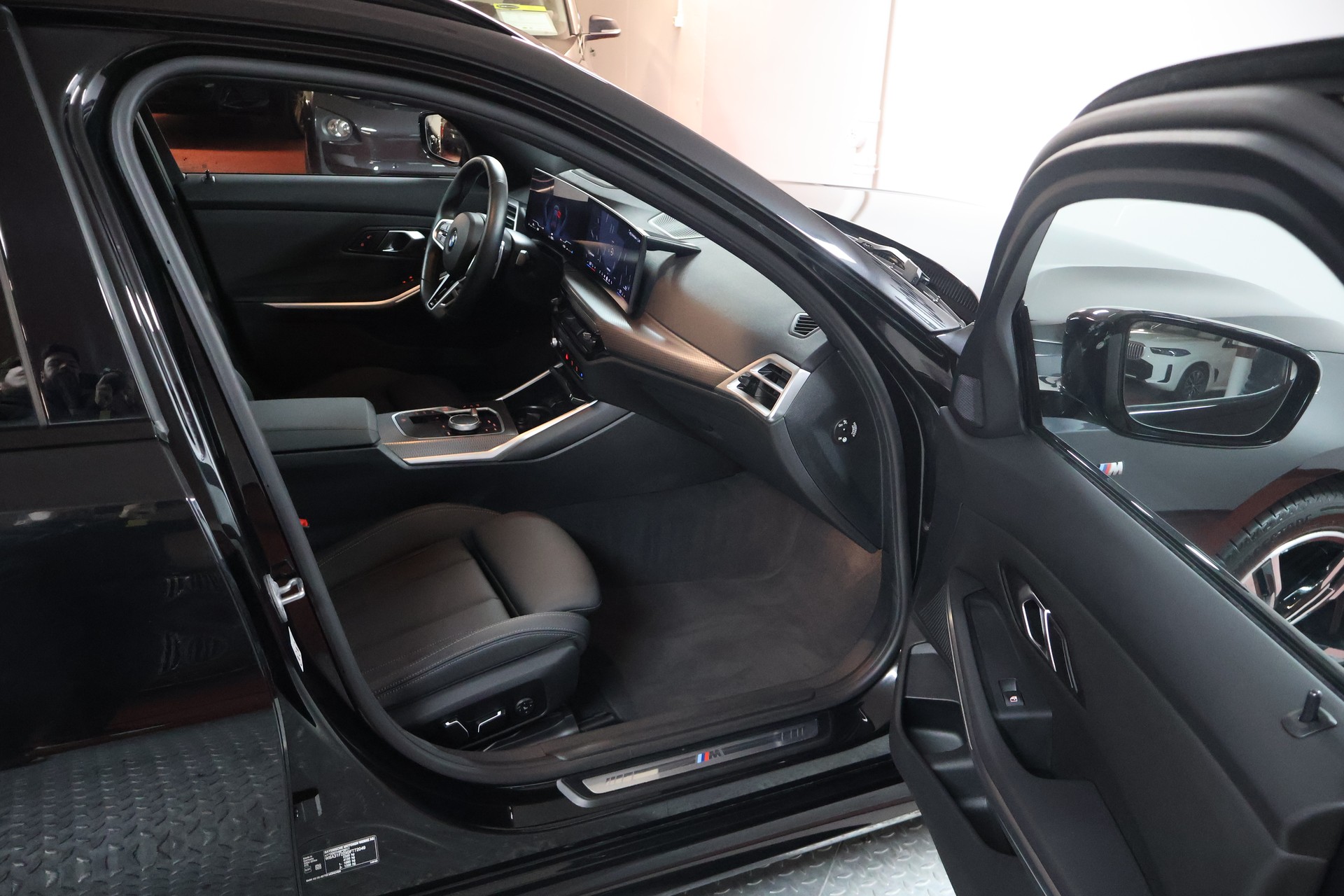 BMW 320d xDrive 48V Touring Steptronic M Sport-image-13