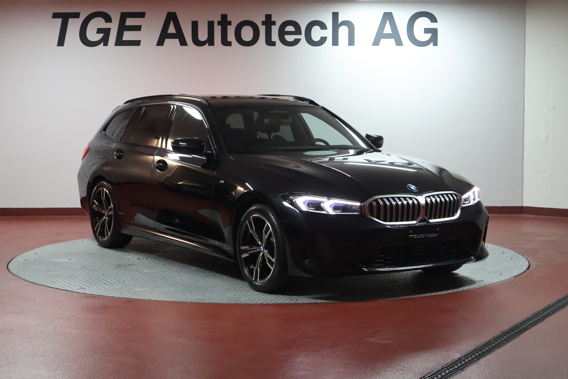 BMW 320d xDrive 48V Touring Steptronic M Sport-image-3