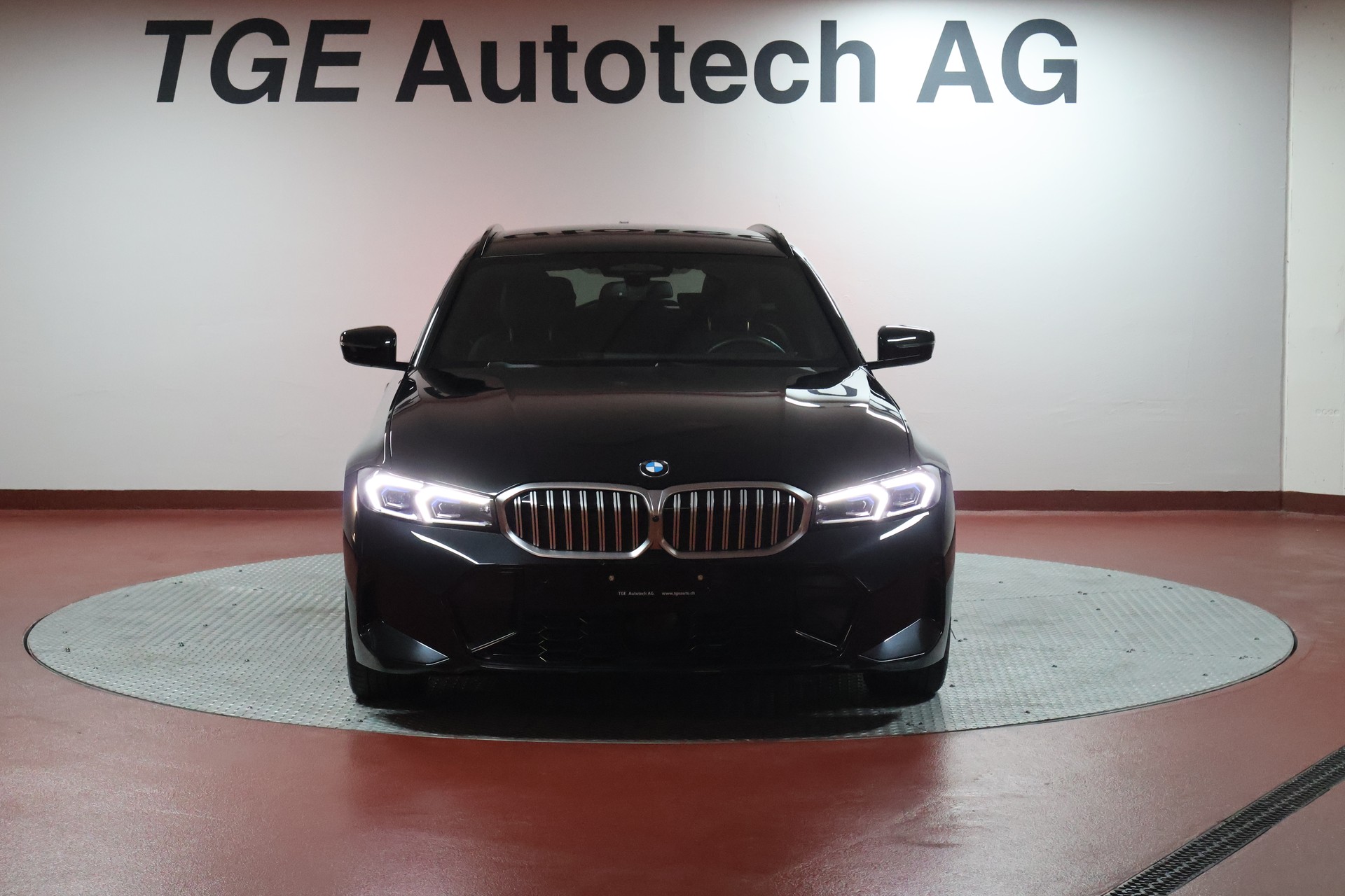 BMW 320d xDrive 48V Touring Steptronic M Sport-image-2