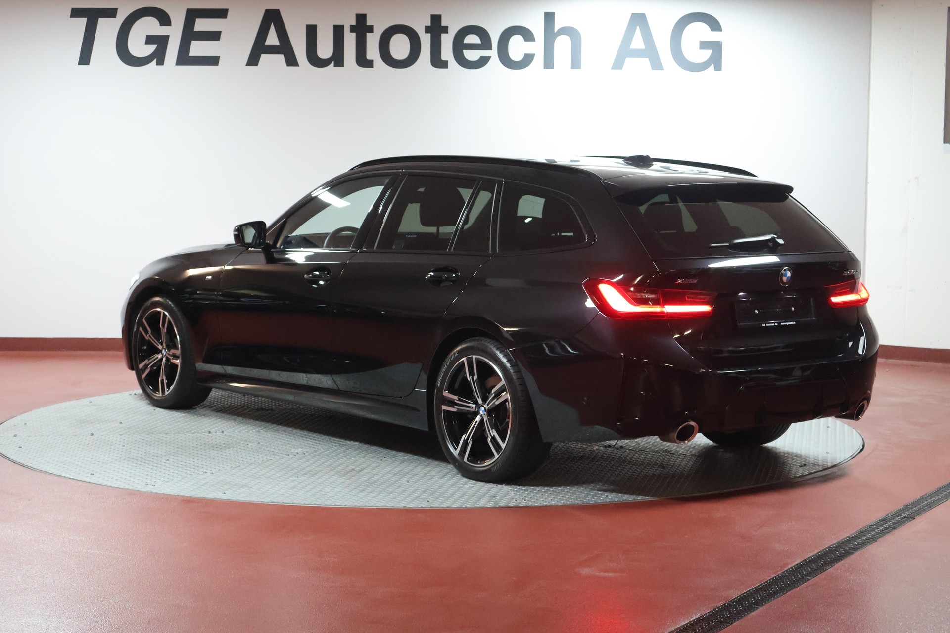 BMW 320d xDrive 48V Touring Steptronic M Sport-image-18