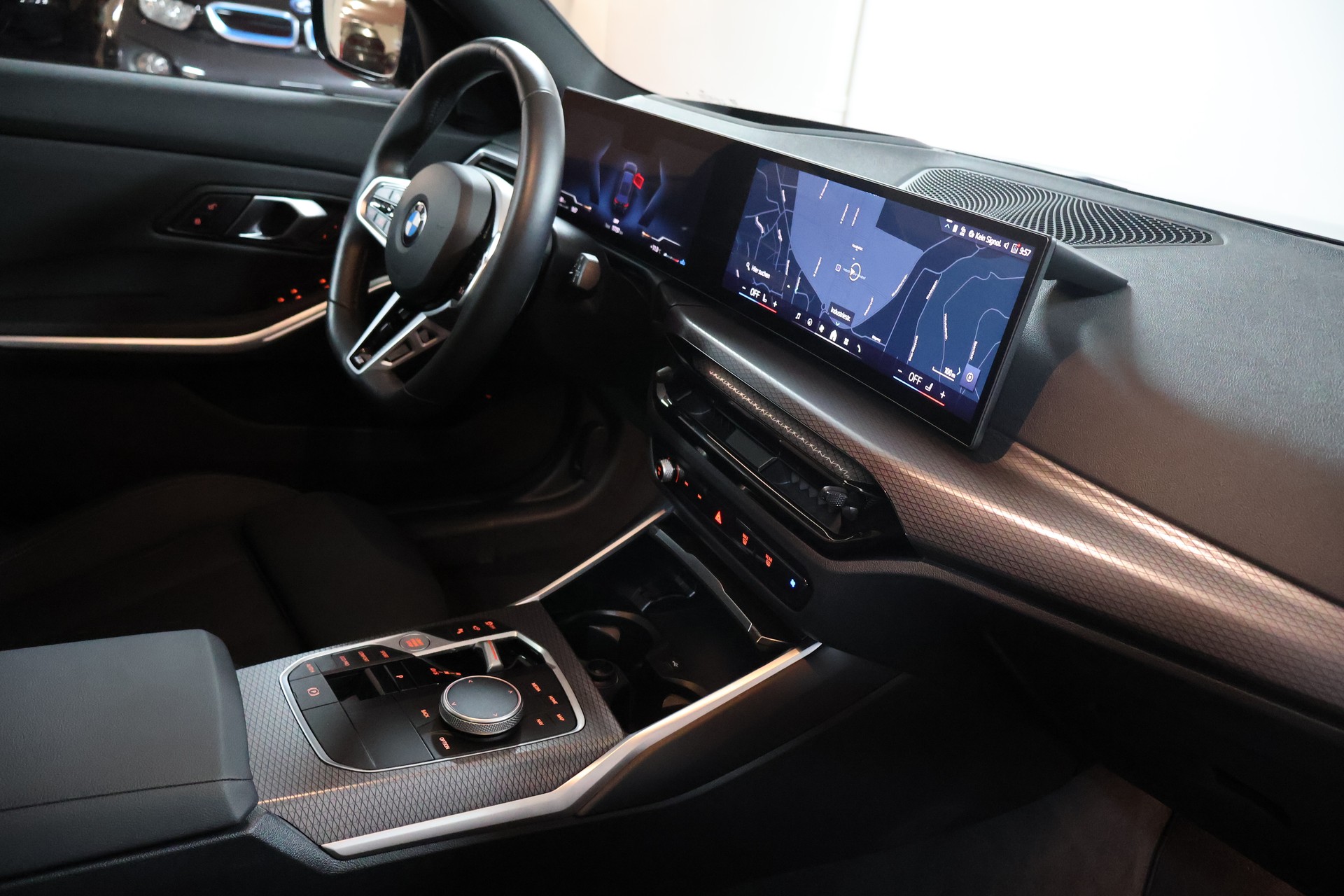 BMW 320d xDrive 48V Touring Steptronic M Sport-image-11