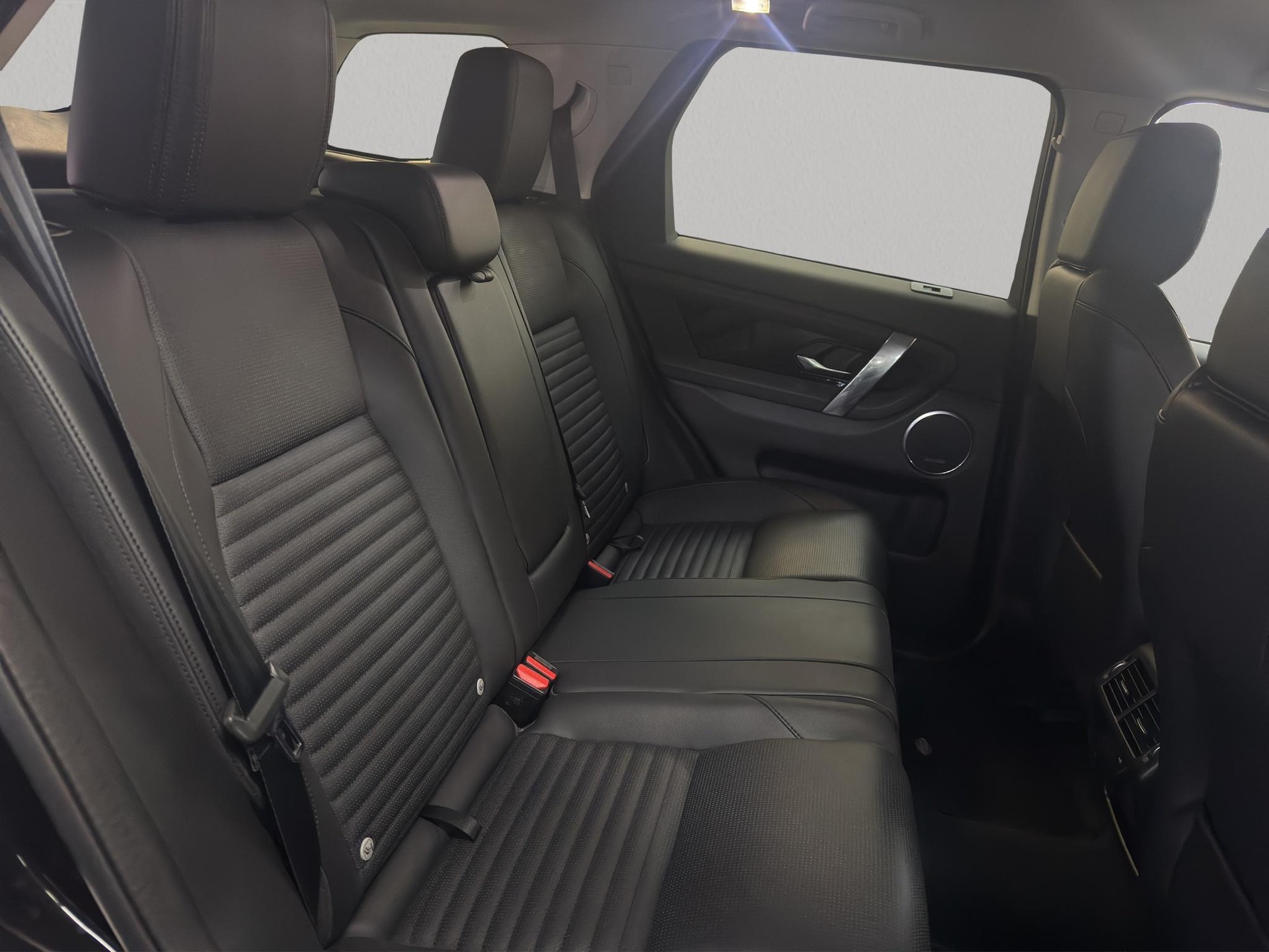 LAND ROVER Discovery Sport 2.0 SD4 200 SE-image-9