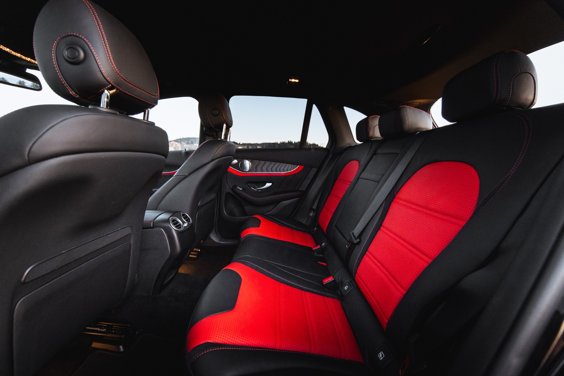 MERCEDES-BENZ GLC 63 S AMG 4Matic+ 9G-Tronic-image-14