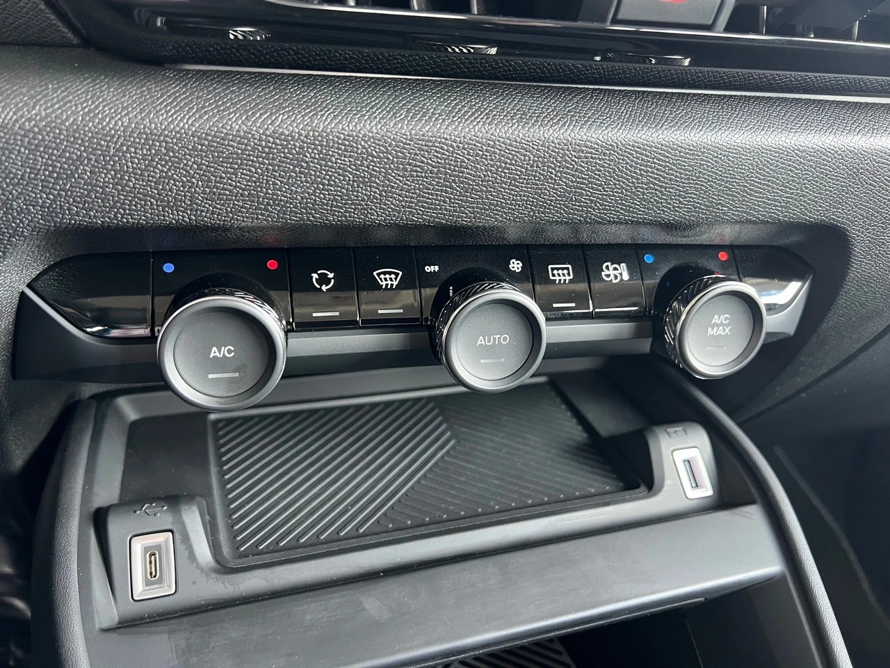 CITROEN C4 Electric Live Pack-image-10