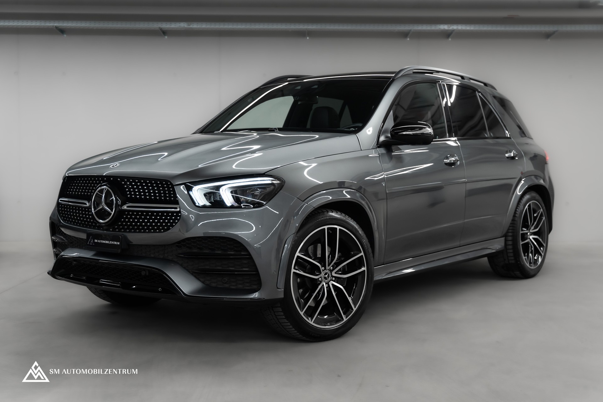 MERCEDES-BENZ GLE 350 d AMG Line 4matic / Head-Up / Panorama / Burmester-image-0