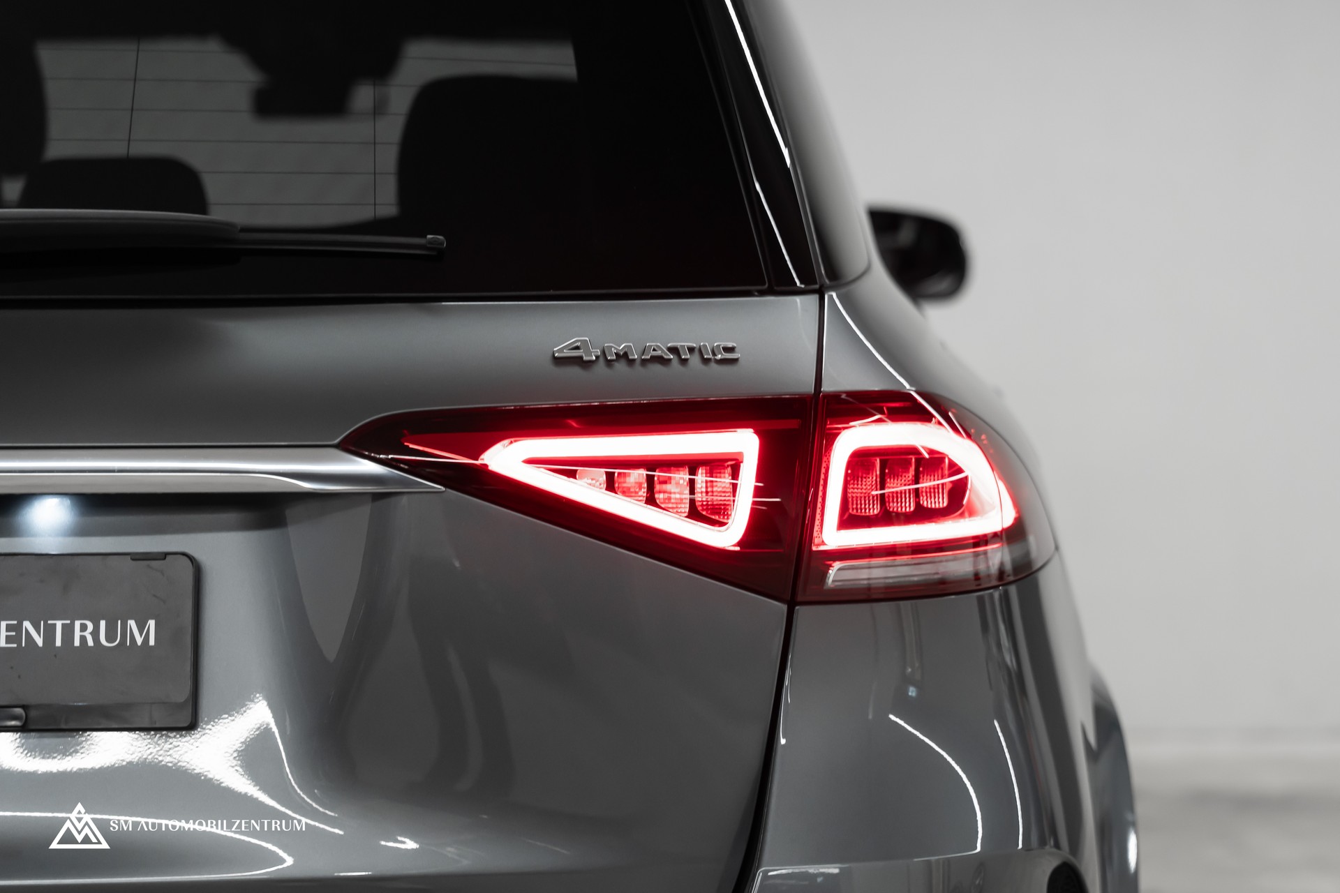 MERCEDES-BENZ GLE 350 d AMG Line 4matic / Head-Up / Panorama / Burmester-image-10