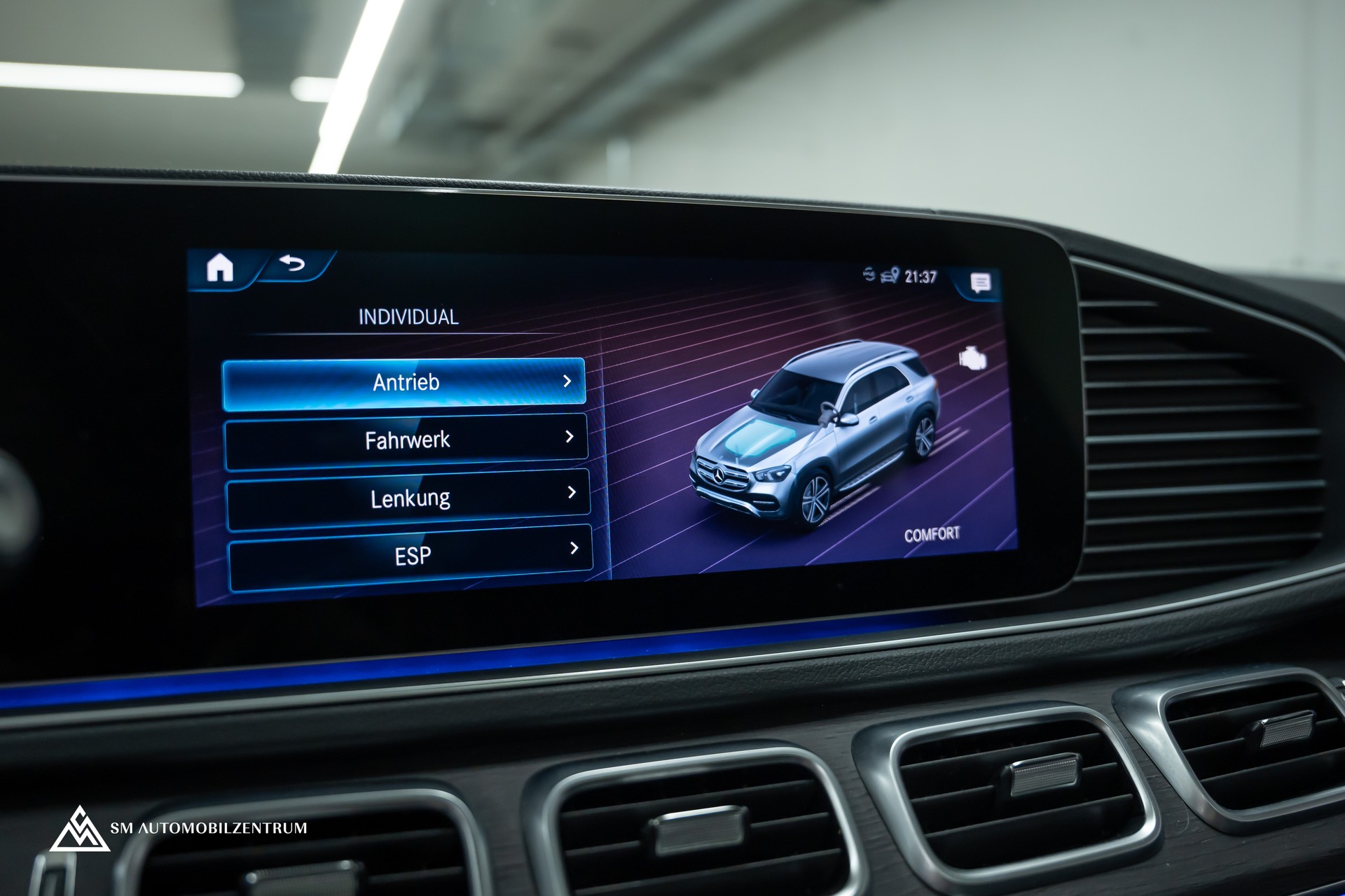 MERCEDES-BENZ GLE 350 d AMG Line 4matic / Head-Up / Panorama / Burmester-image-38
