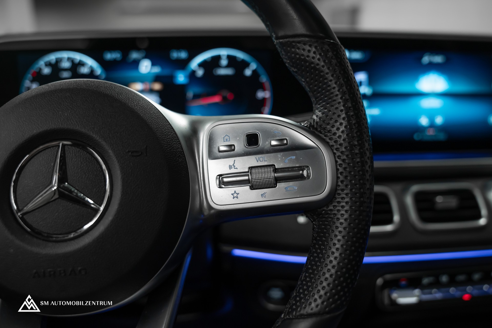 MERCEDES-BENZ GLE 350 d AMG Line 4matic / Head-Up / Panorama / Burmester-image-29