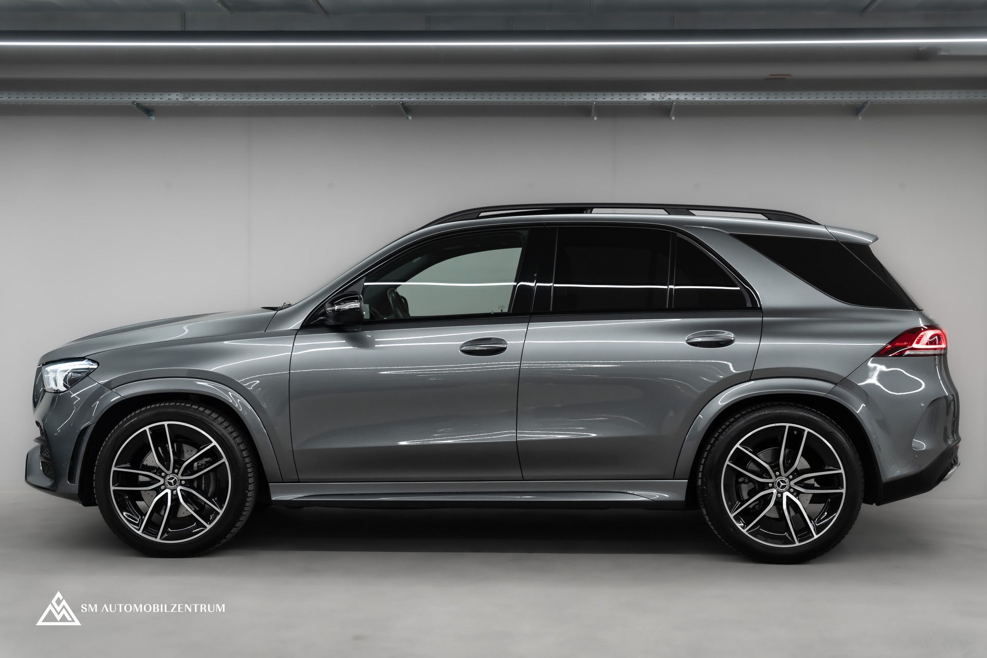 MERCEDES-BENZ GLE 350 d AMG Line 4matic / Head-Up / Panorama / Burmester-image-4