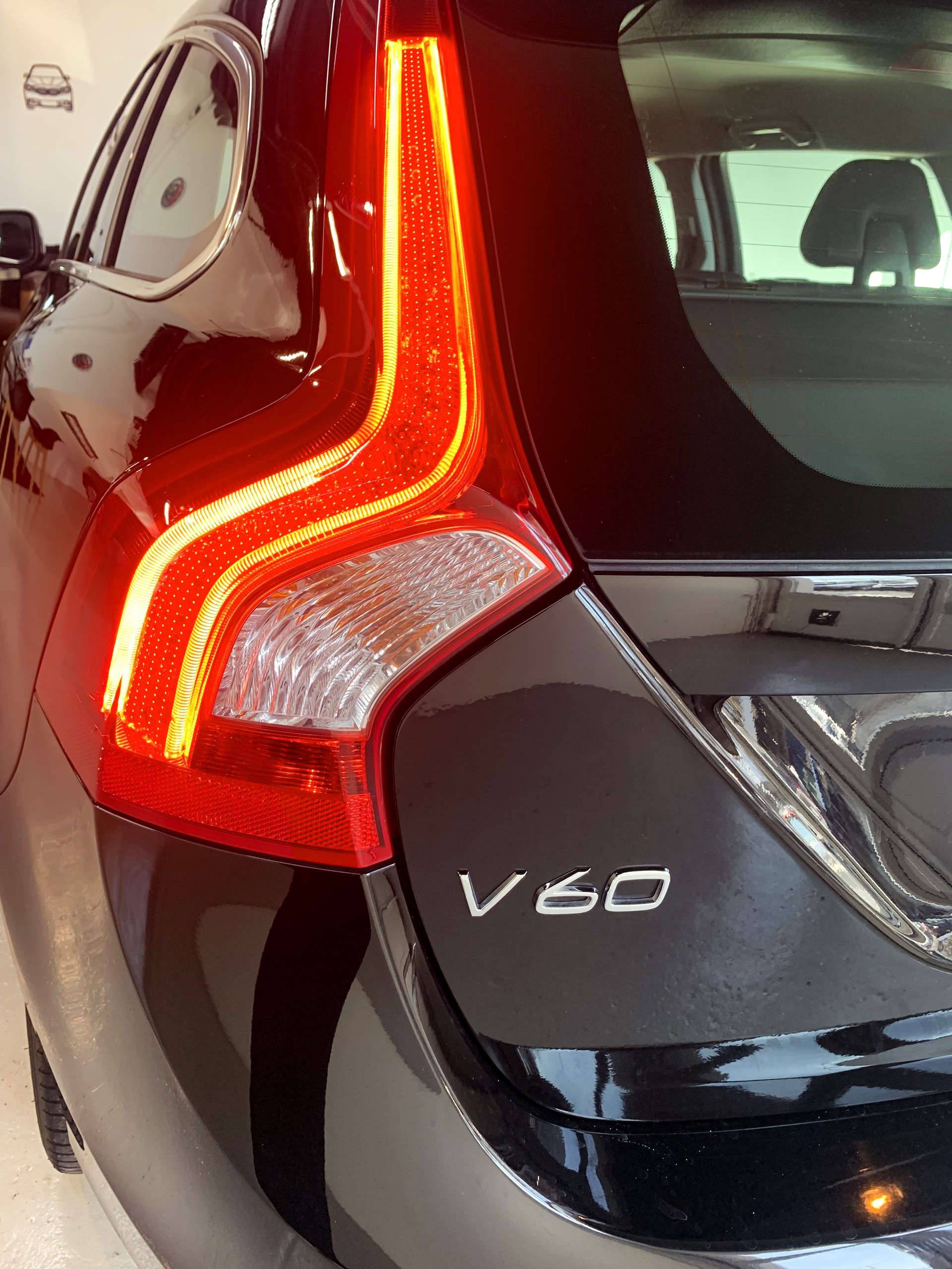 VOLVO V60 D3 Summum Geartronic-image-7