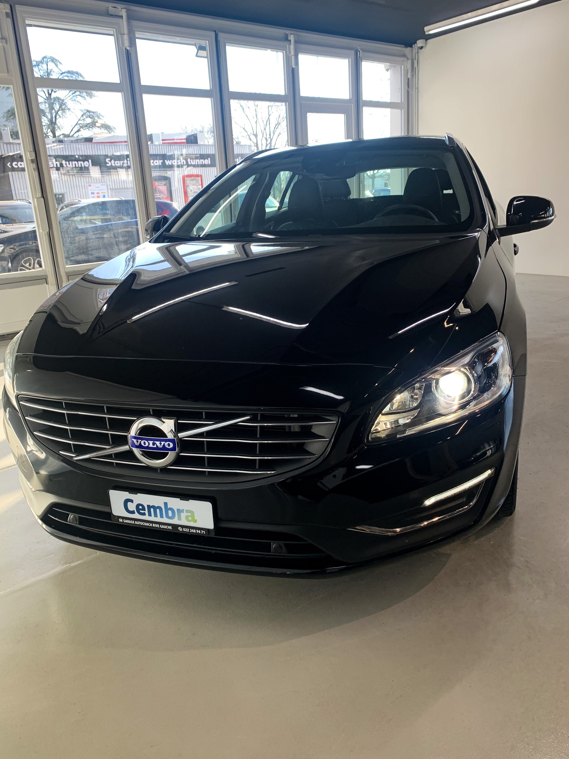 VOLVO V60 D3 Summum Geartronic-image-4