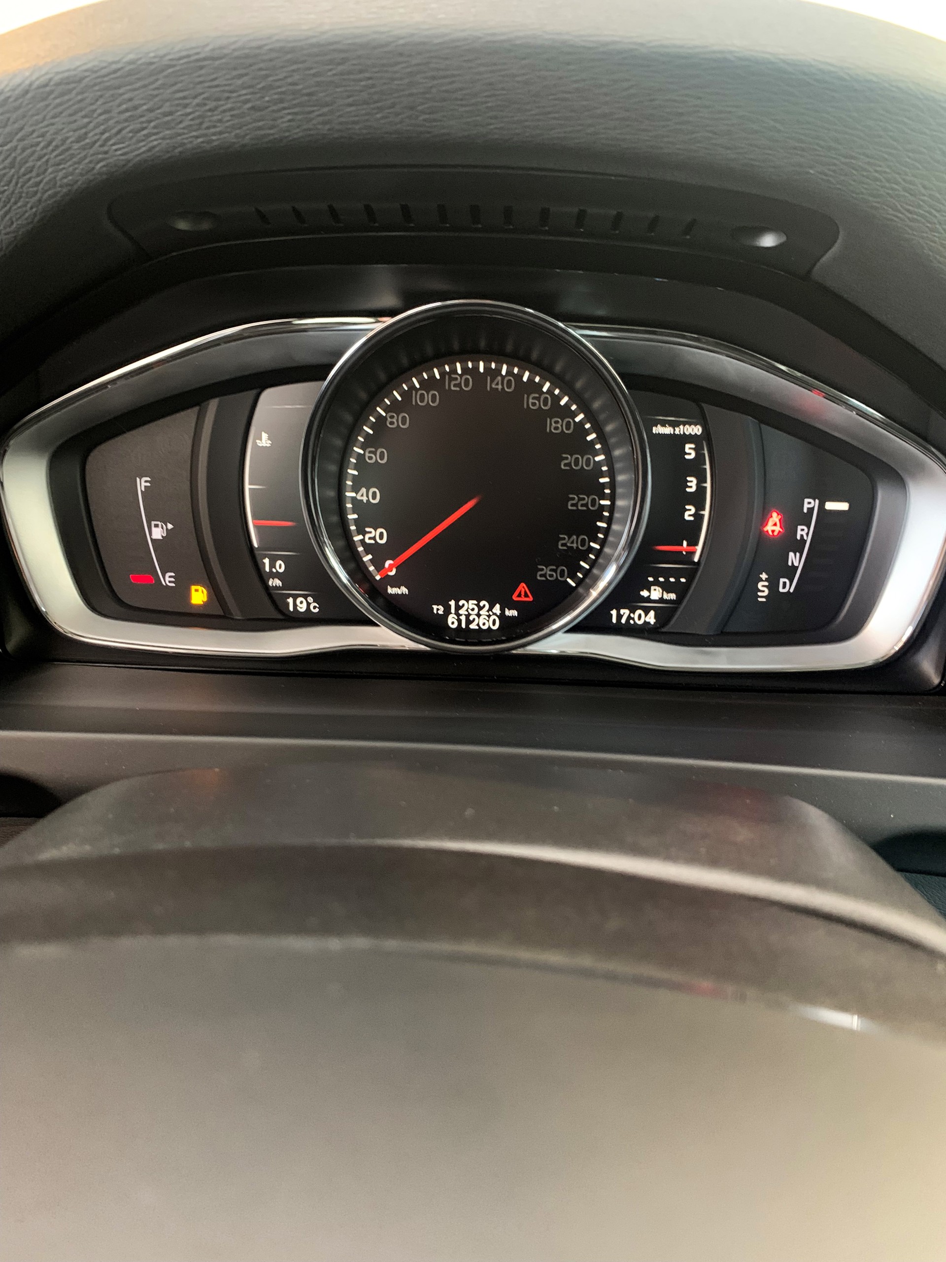 VOLVO V60 D3 Summum Geartronic-image-16