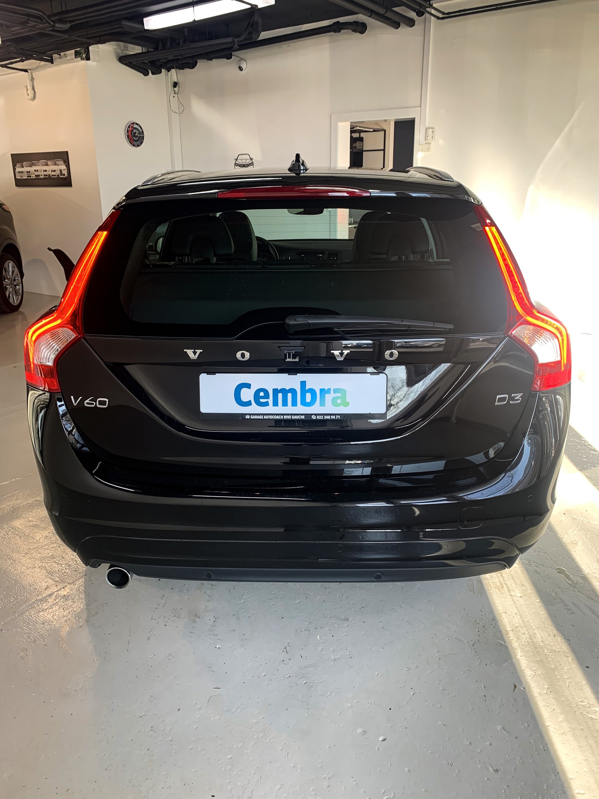 VOLVO V60 D3 Summum Geartronic-image-8