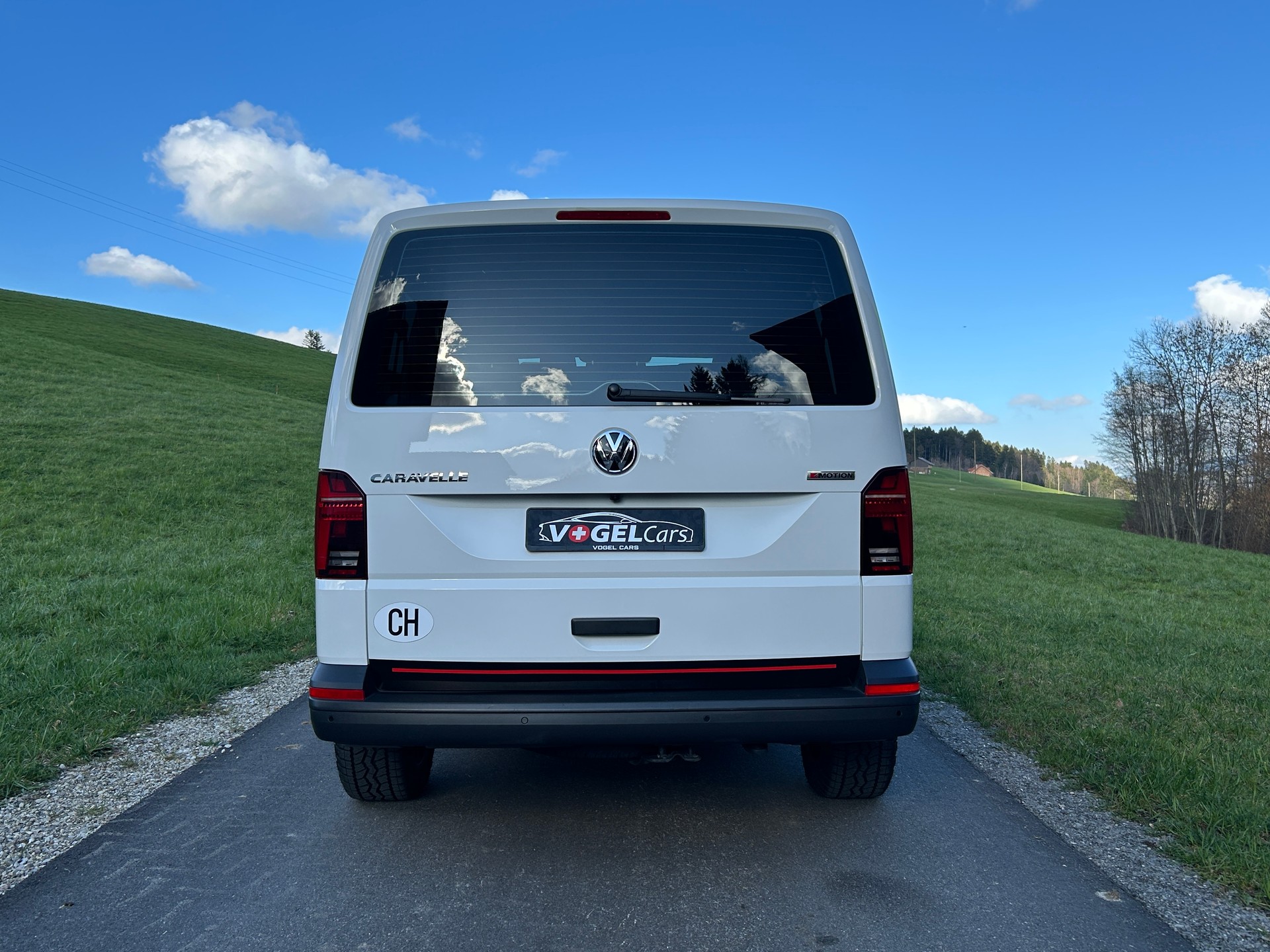 VW T6.1 Caravelle 2.0 TDI Trendline 4Motion-image-2