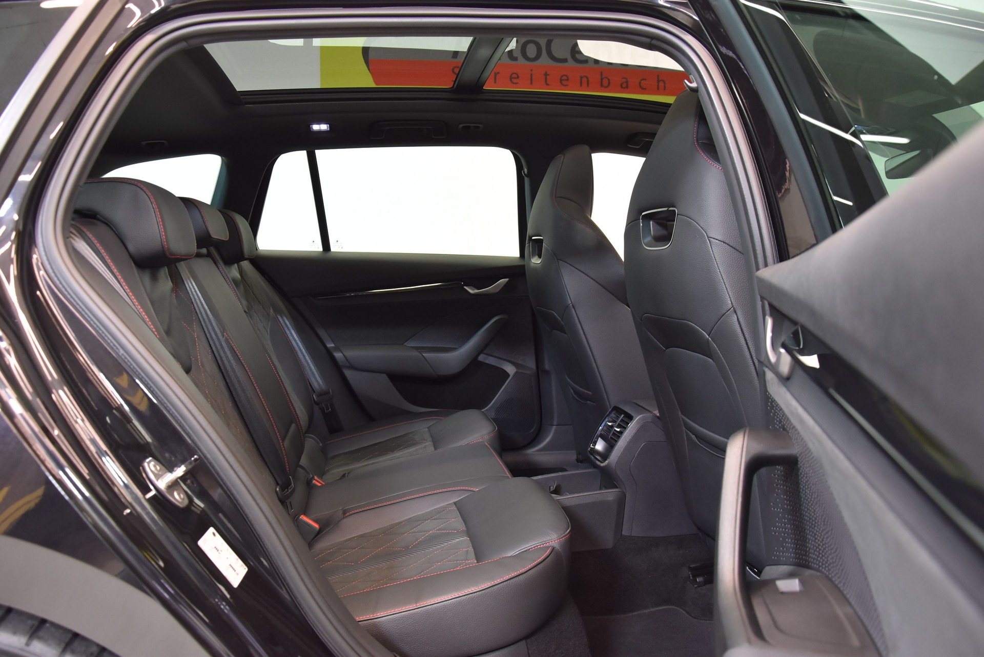 SKODA Octavia Combi 2.0 TSI DSG RS FACELIFT-image-6