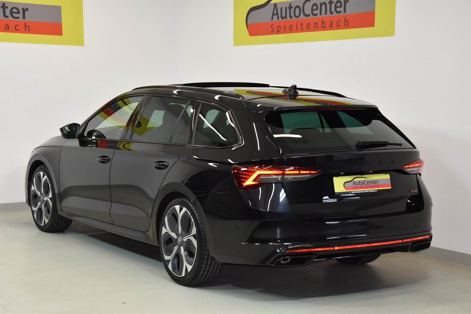 SKODA Octavia Combi 2.0 TSI DSG RS FACELIFT-image-15