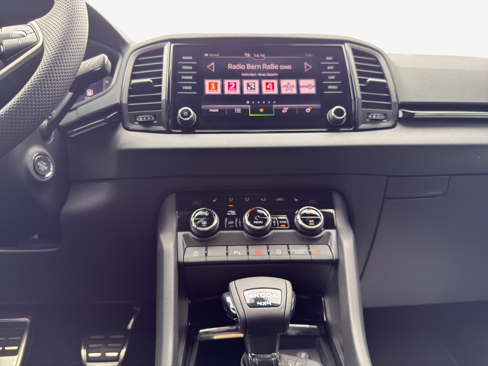 SKODA Karoq 2.0 TSI Dynamic Limited Edition 4x4 DSG-image-10
