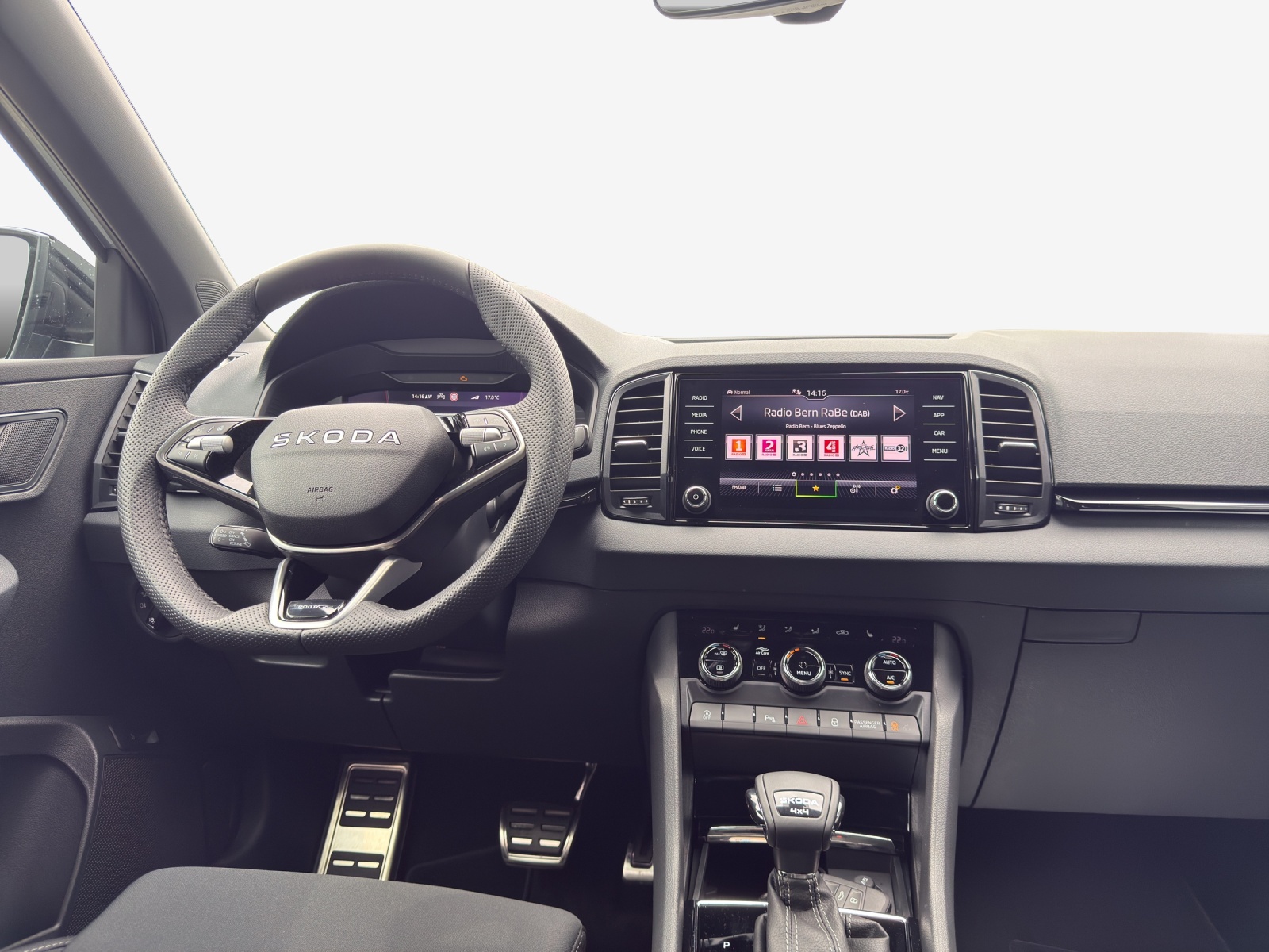 SKODA Karoq 2.0 TSI Dynamic Limited Edition 4x4 DSG-image-8