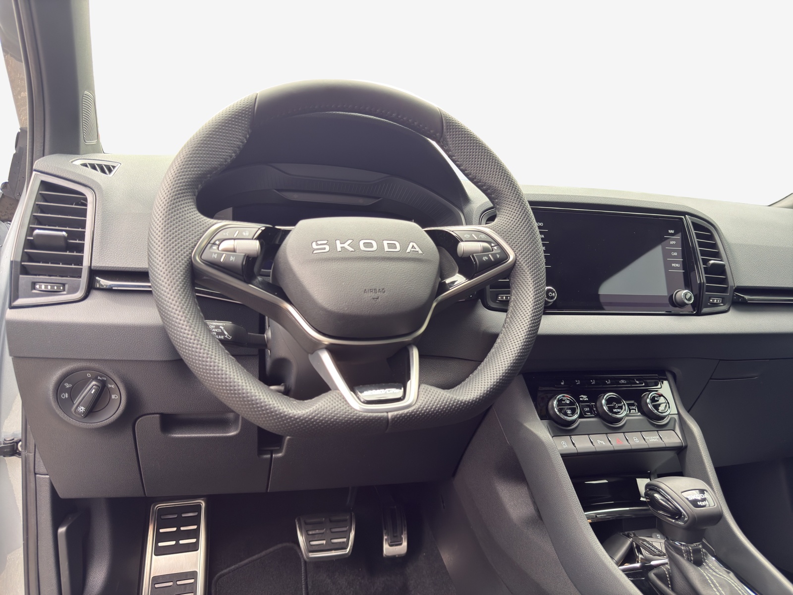 SKODA Karoq 2.0 TSI Dynamic Limited Edition 4x4 DSG-image-9