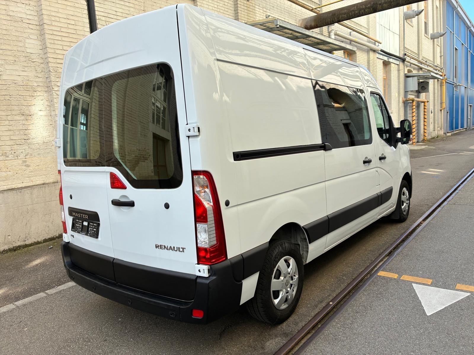 RENAULT Master T35 2.3dCi 135 L2H2-image-2