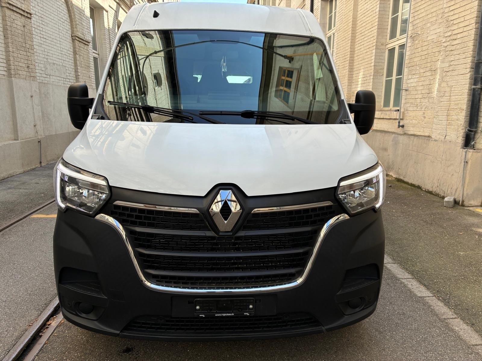 RENAULT Master T35 2.3dCi 135 L2H2-image-1