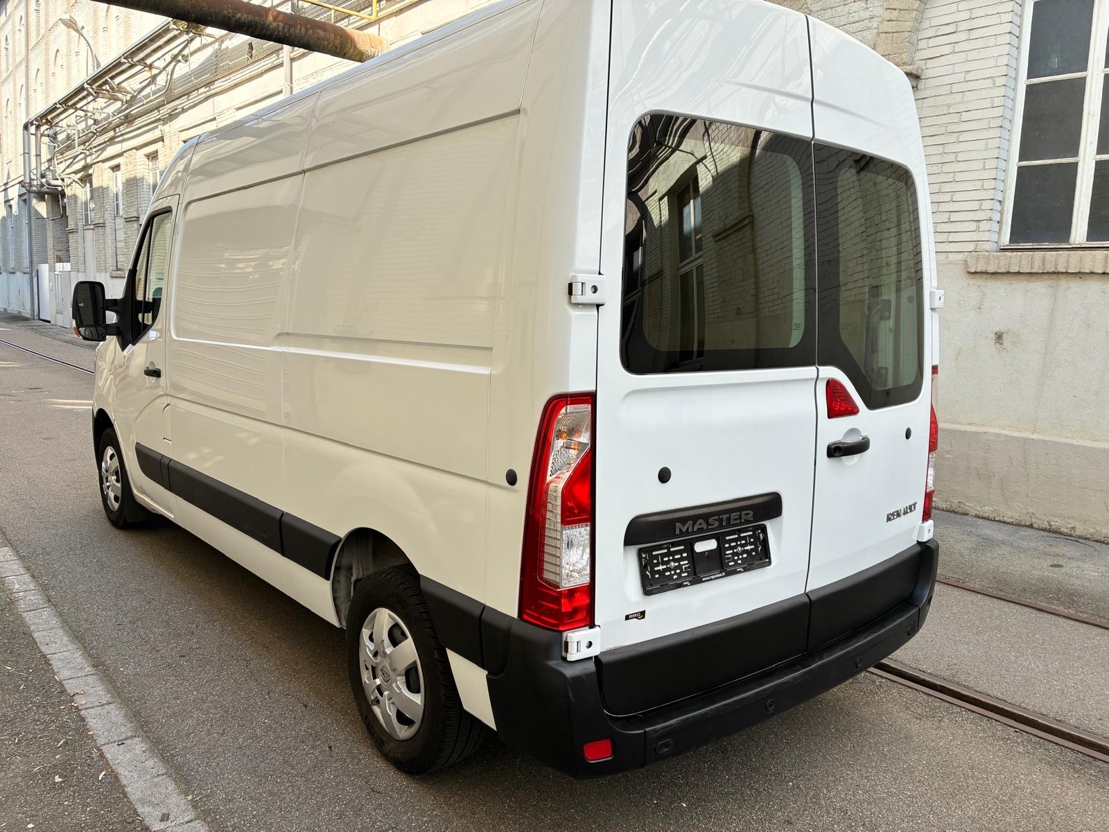 RENAULT Master T35 2.3dCi 135 L2H2-image-6