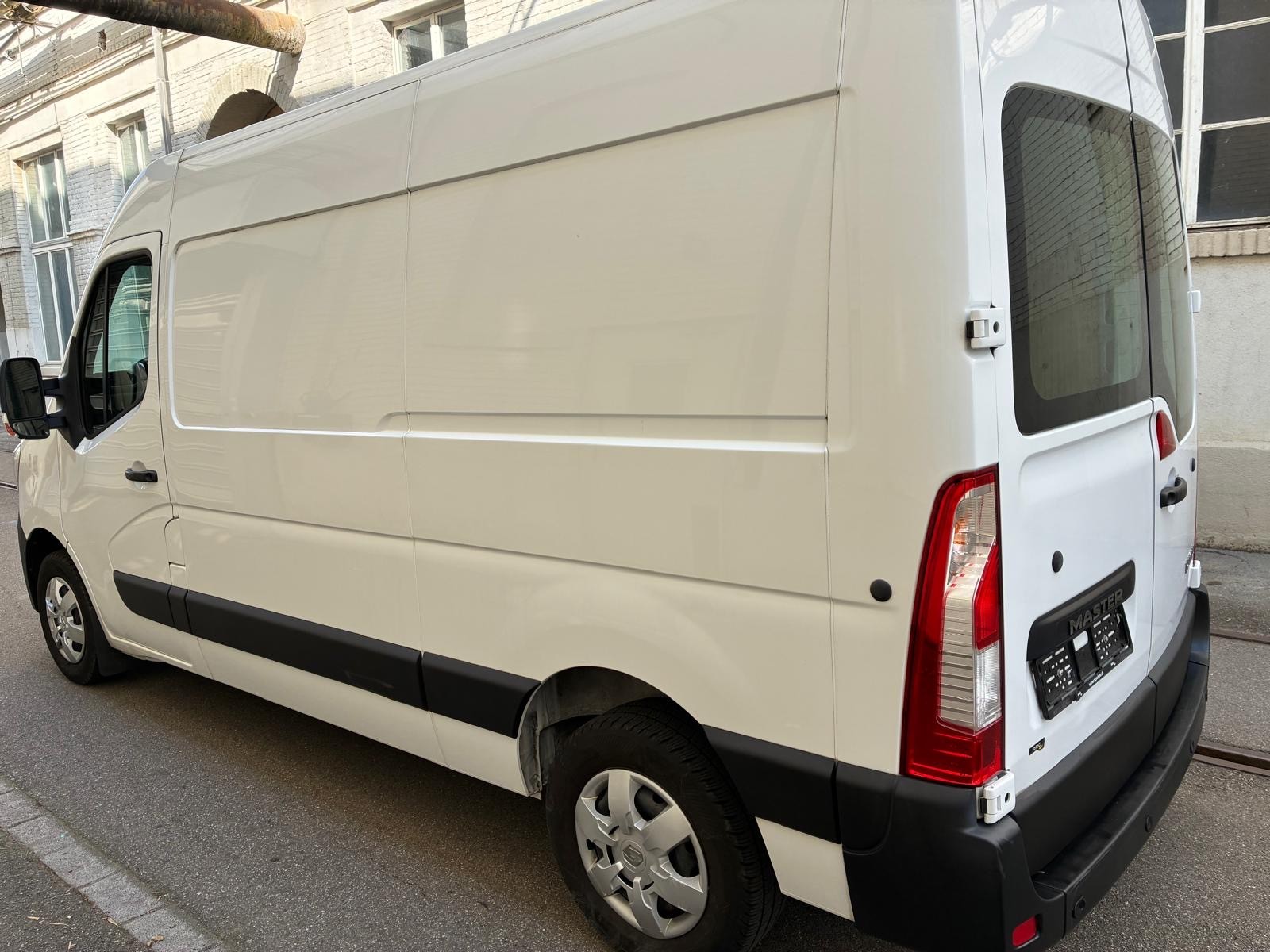 RENAULT Master T35 2.3dCi 135 L2H2-image-9
