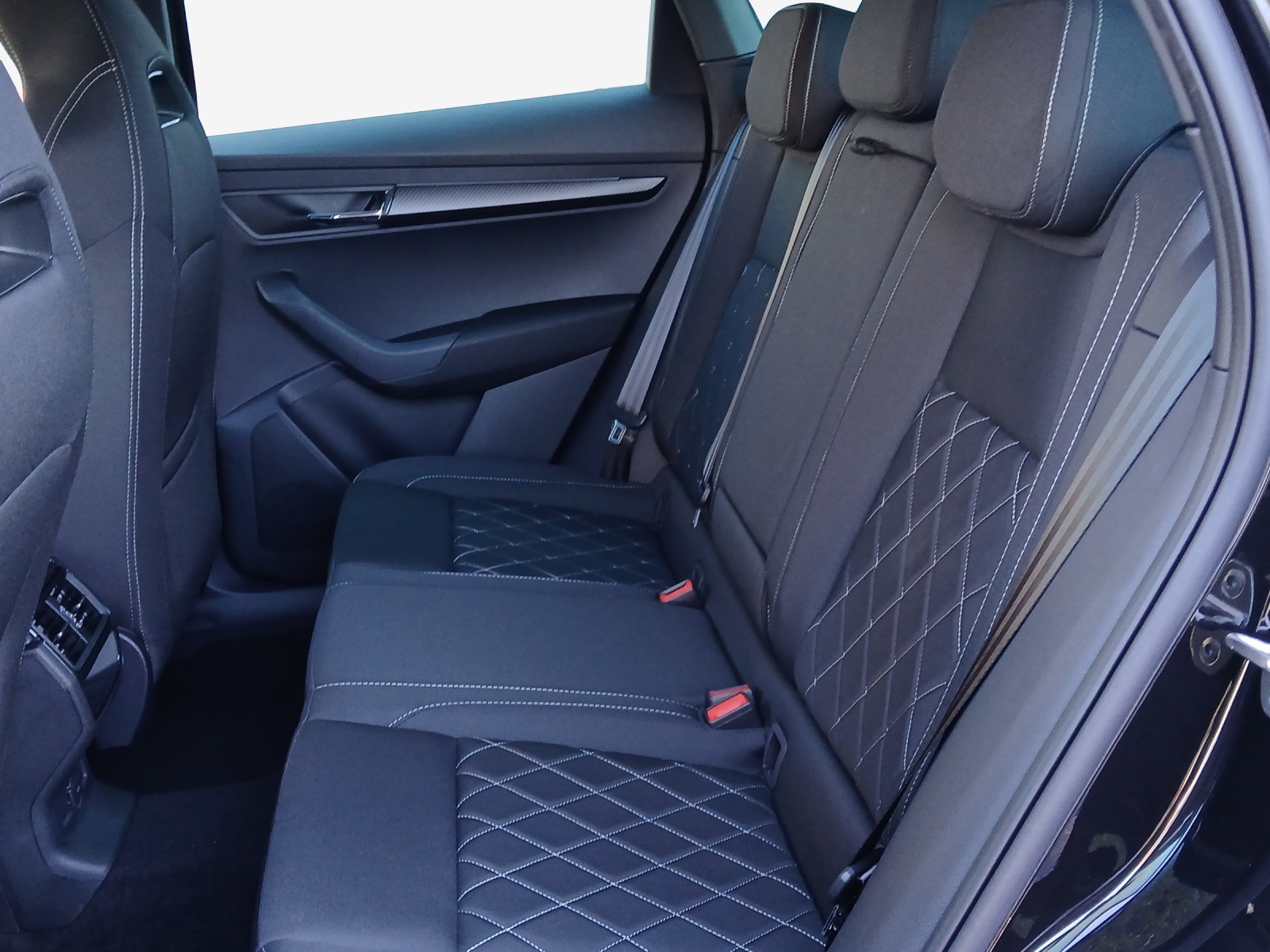 SKODA Karoq 2.0 TSI SportLine 4x4 DSG-image-11