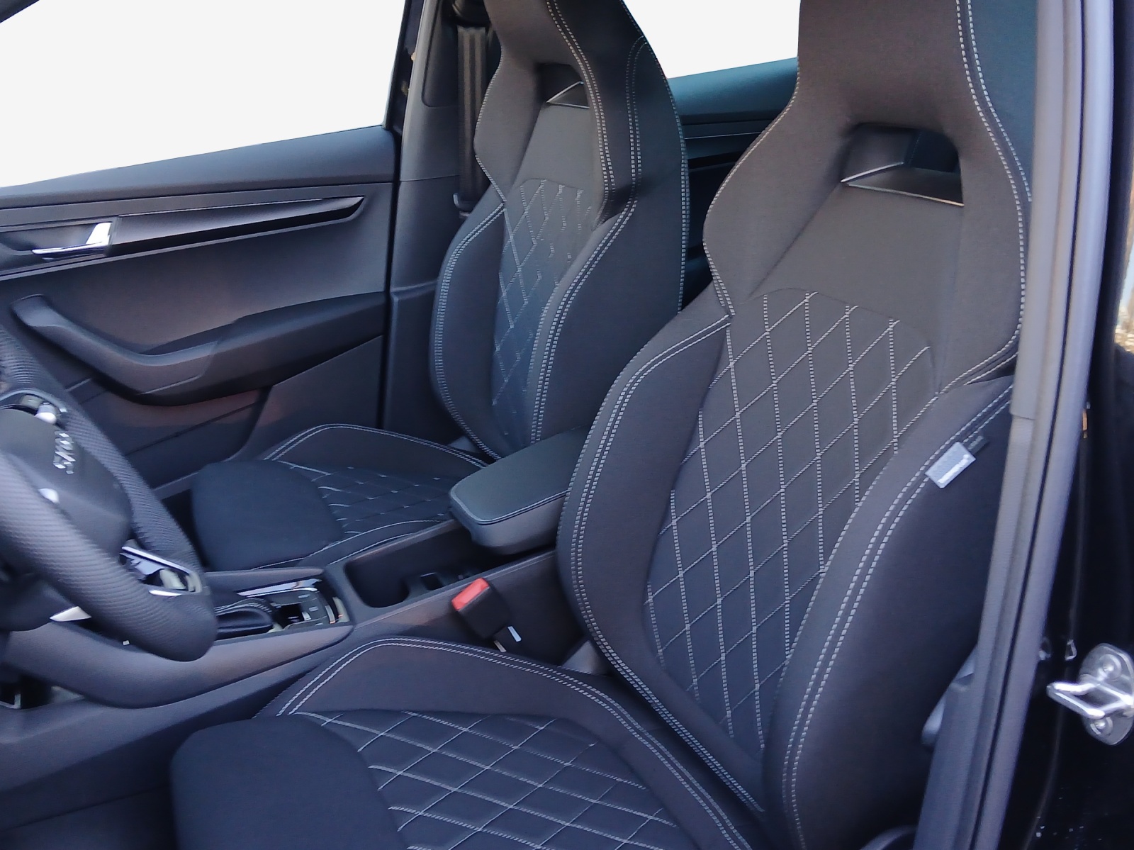 SKODA Karoq 2.0 TSI SportLine 4x4 DSG-image-7
