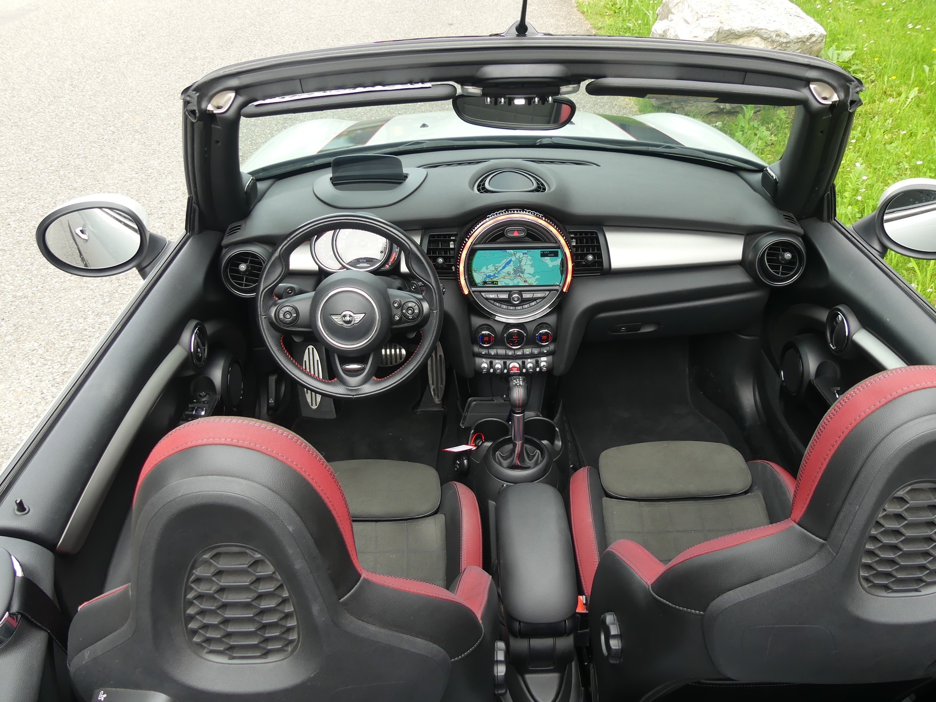 MINI Cooper JCW Cabriolet-image-7