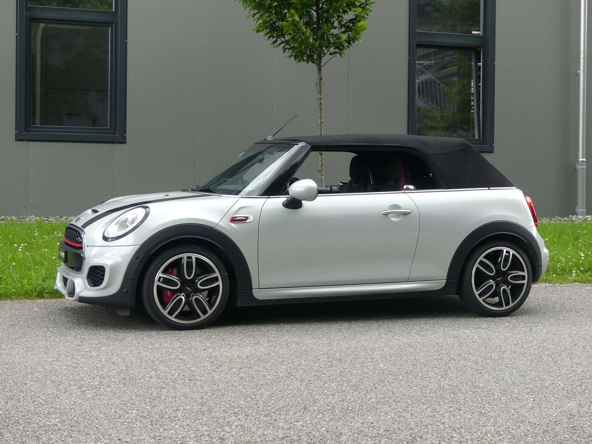 MINI Cooper JCW Cabriolet-image-1