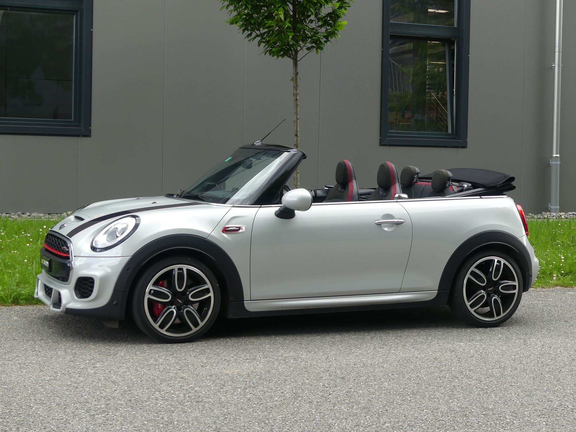 MINI Cooper JCW Cabriolet-image-2