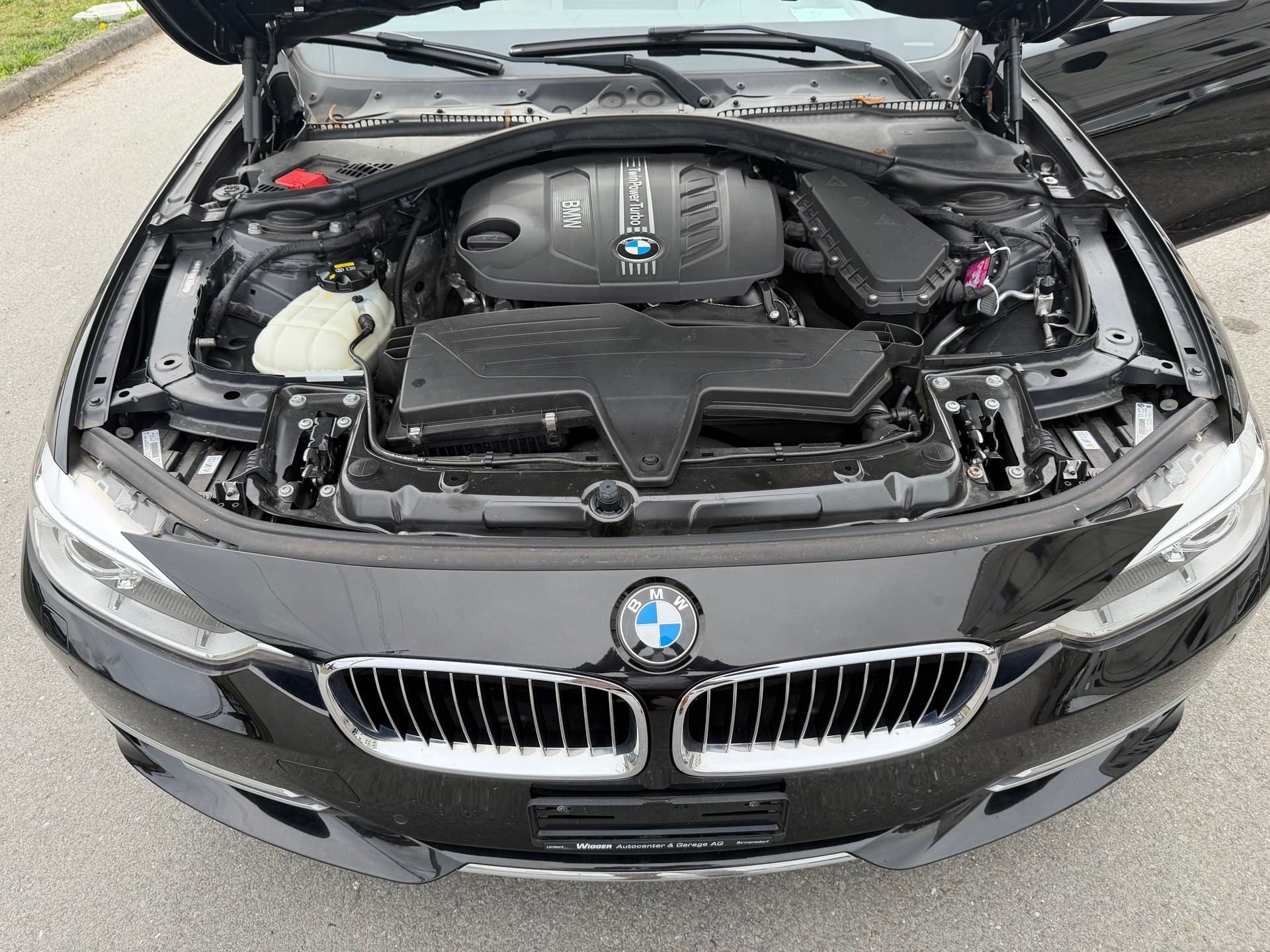 BMW 320d xDrive Luxury Line Steptronic-image-11
