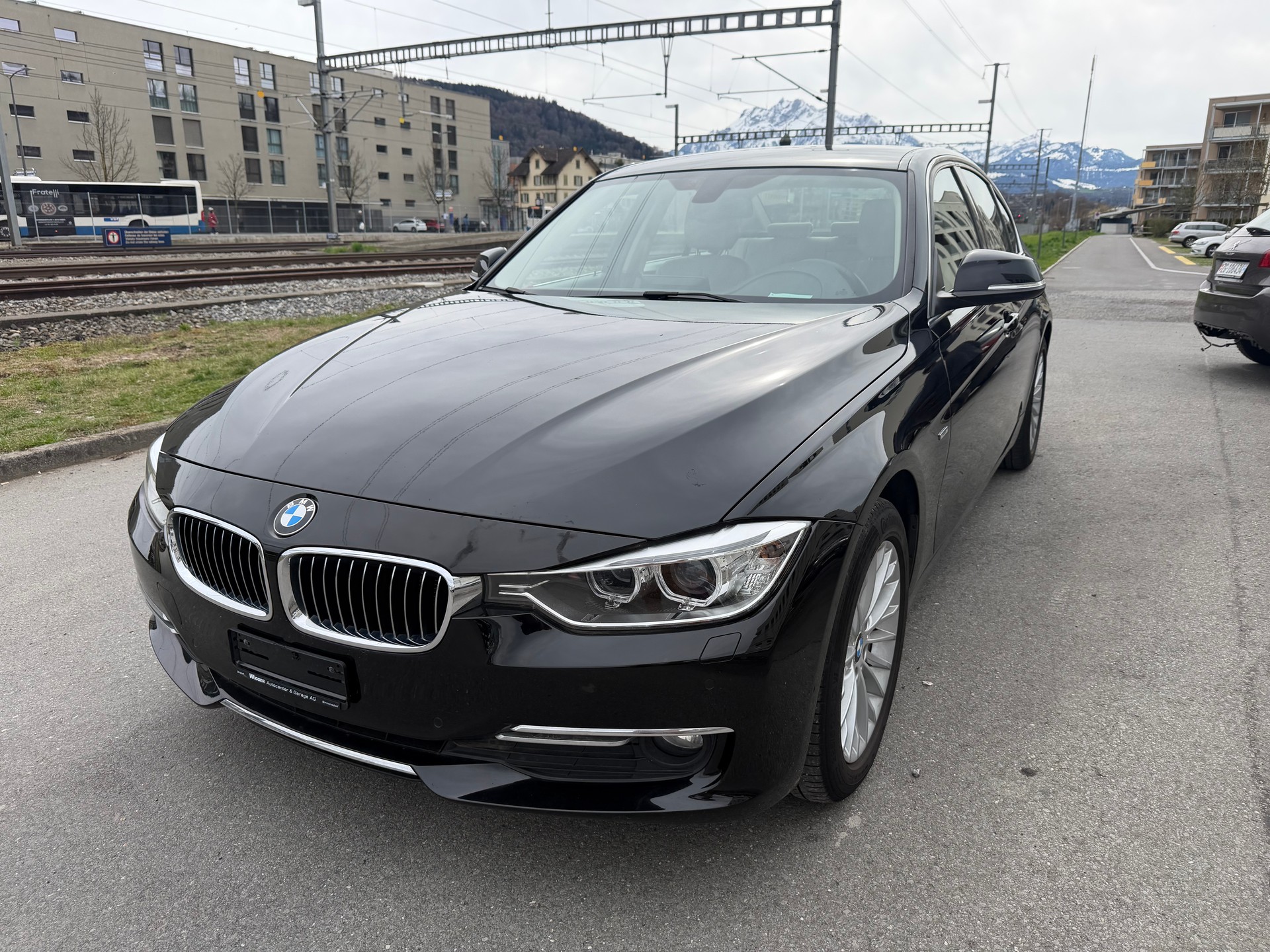 BMW 320d xDrive Luxury Line Steptronic-image-0