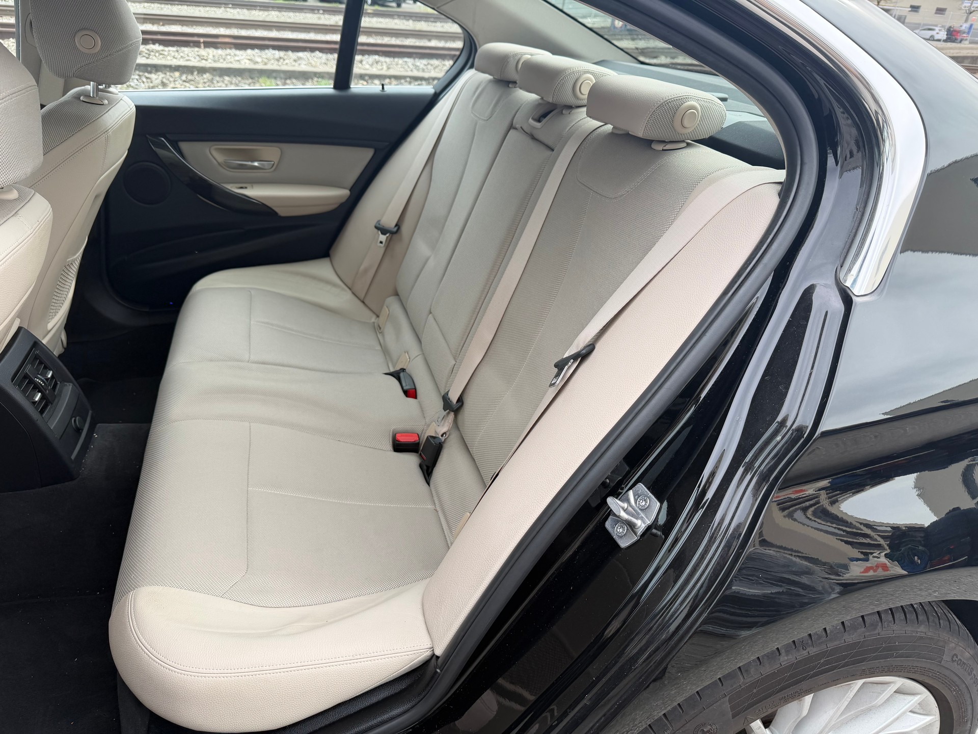 BMW 320d xDrive Luxury Line Steptronic-image-8