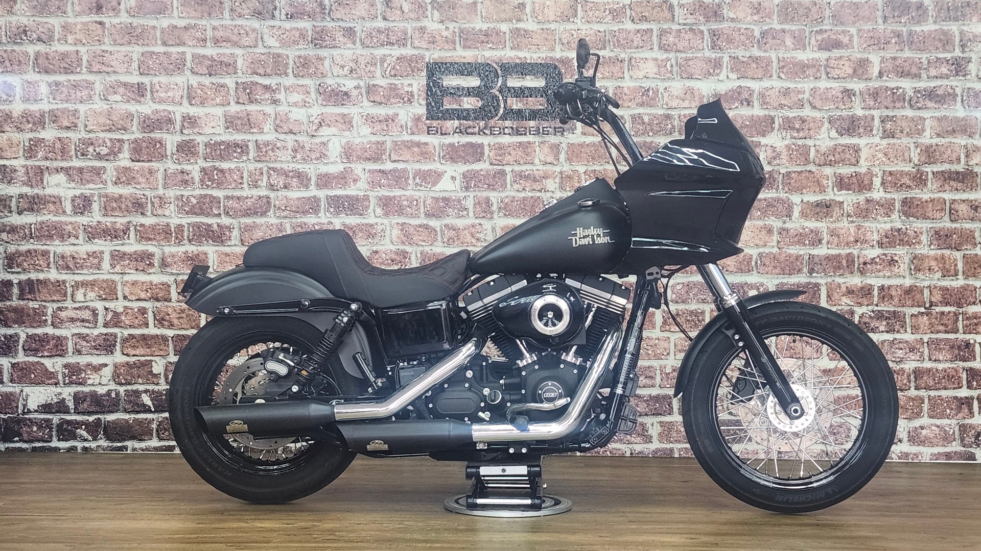 HARLEY-DAVIDSON Street Bob 35kW-showroom-element-1