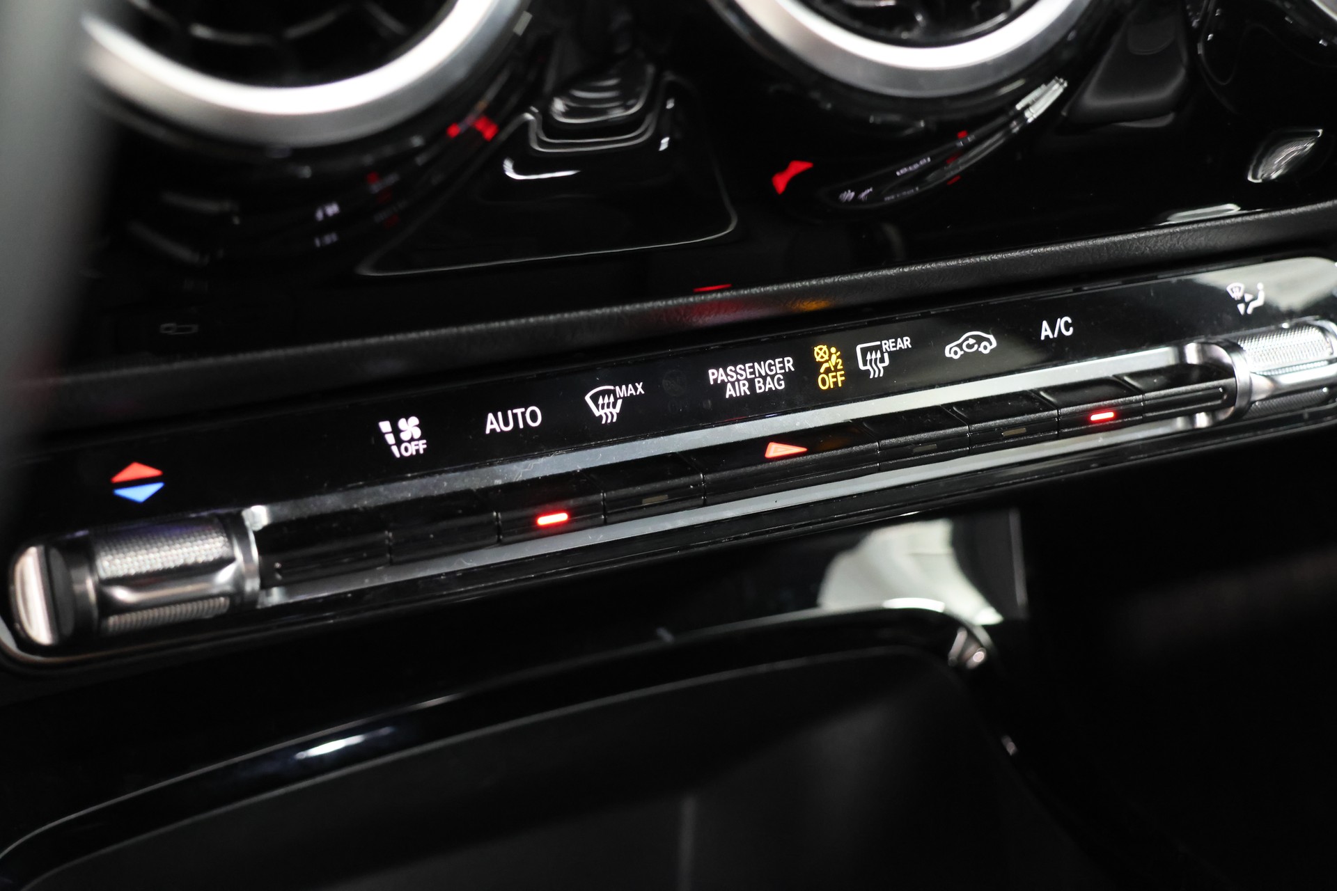 MERCEDES-BENZ CLA Shooting Brake 180 7G-DCT *Night-Paket* *Lederlenkrad* *Multifunktions Kamera*-image-19
