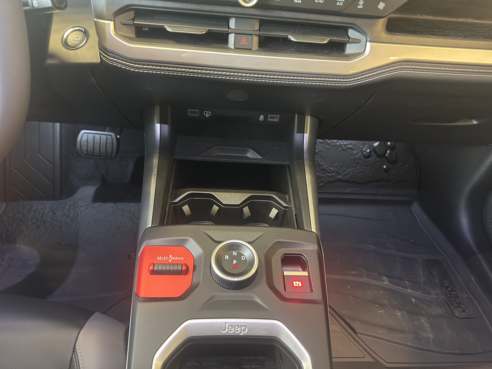 JEEP Compass 1.2 T e-Hybrid First Edition-image-10