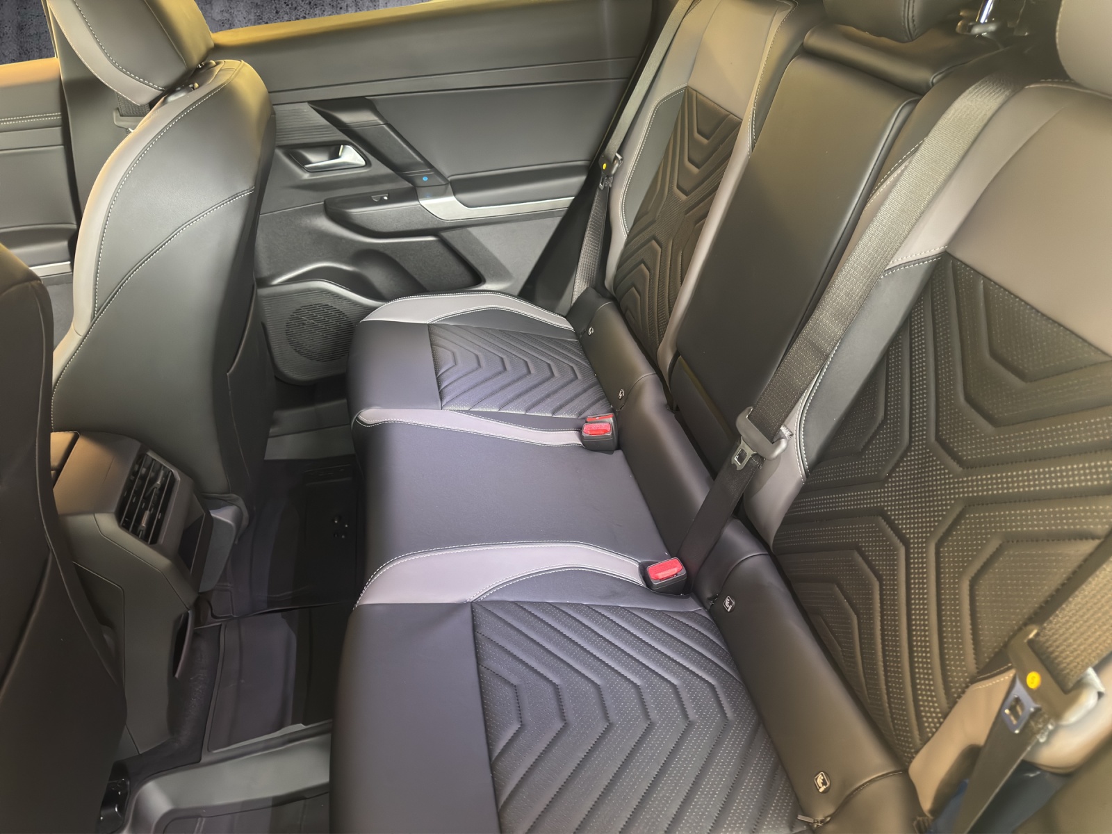 JEEP Compass 1.2 T e-Hybrid First Edition-image-6