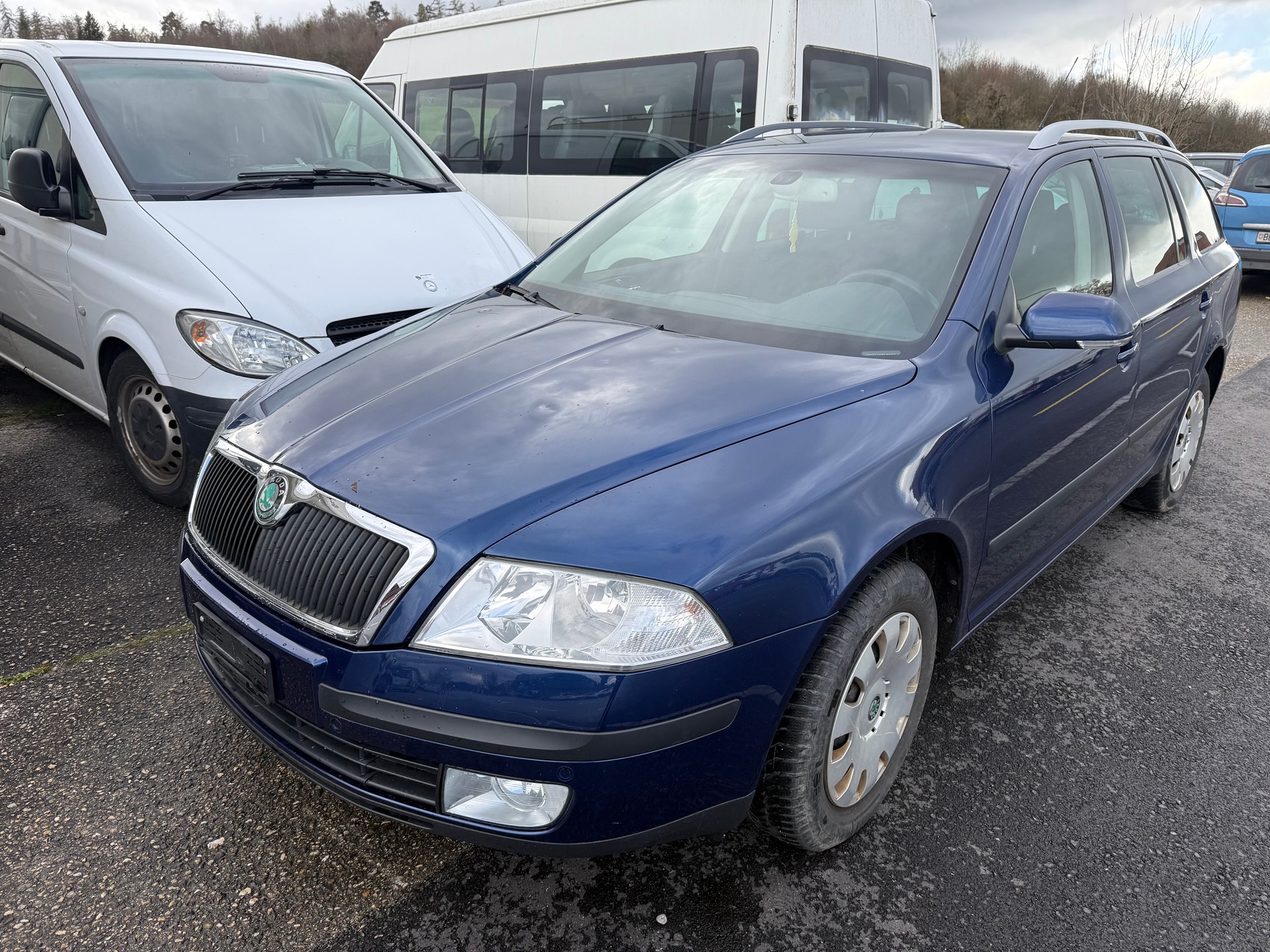 SKODA Octavia 2.0 TDI Adventure 4x4-image-2