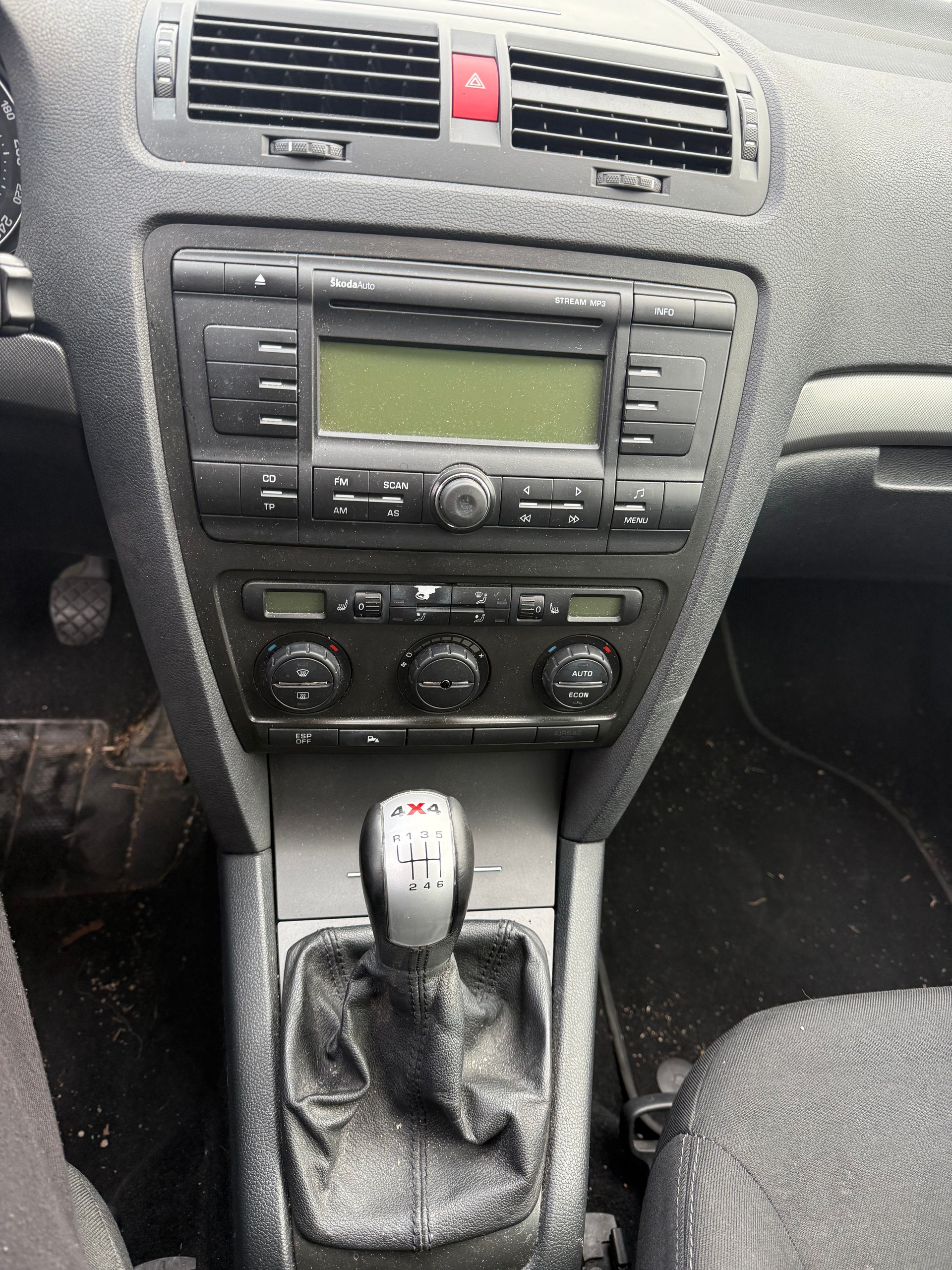 SKODA Octavia 2.0 TDI Adventure 4x4-image-6