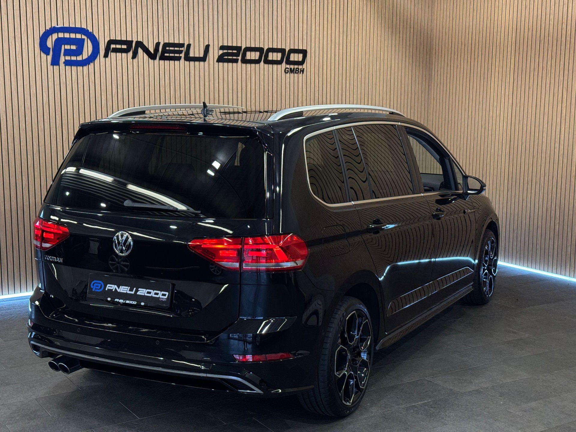 VW Touran 1.8 TSI BlueMotion Technology Highline DSG-image-3