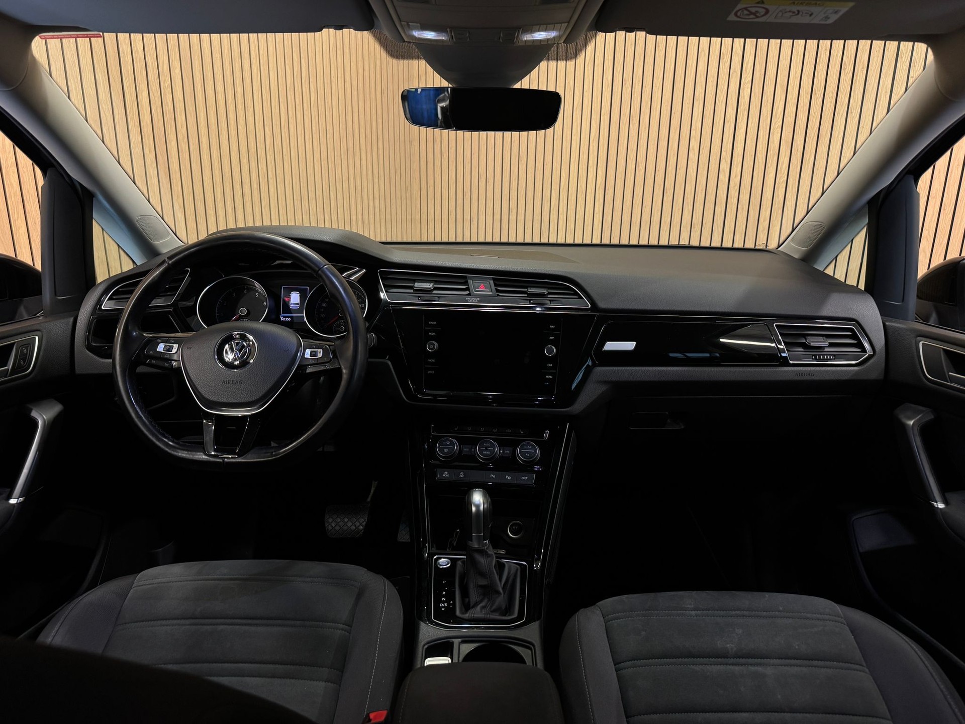 VW Touran 1.8 TSI BlueMotion Technology Highline DSG-image-9