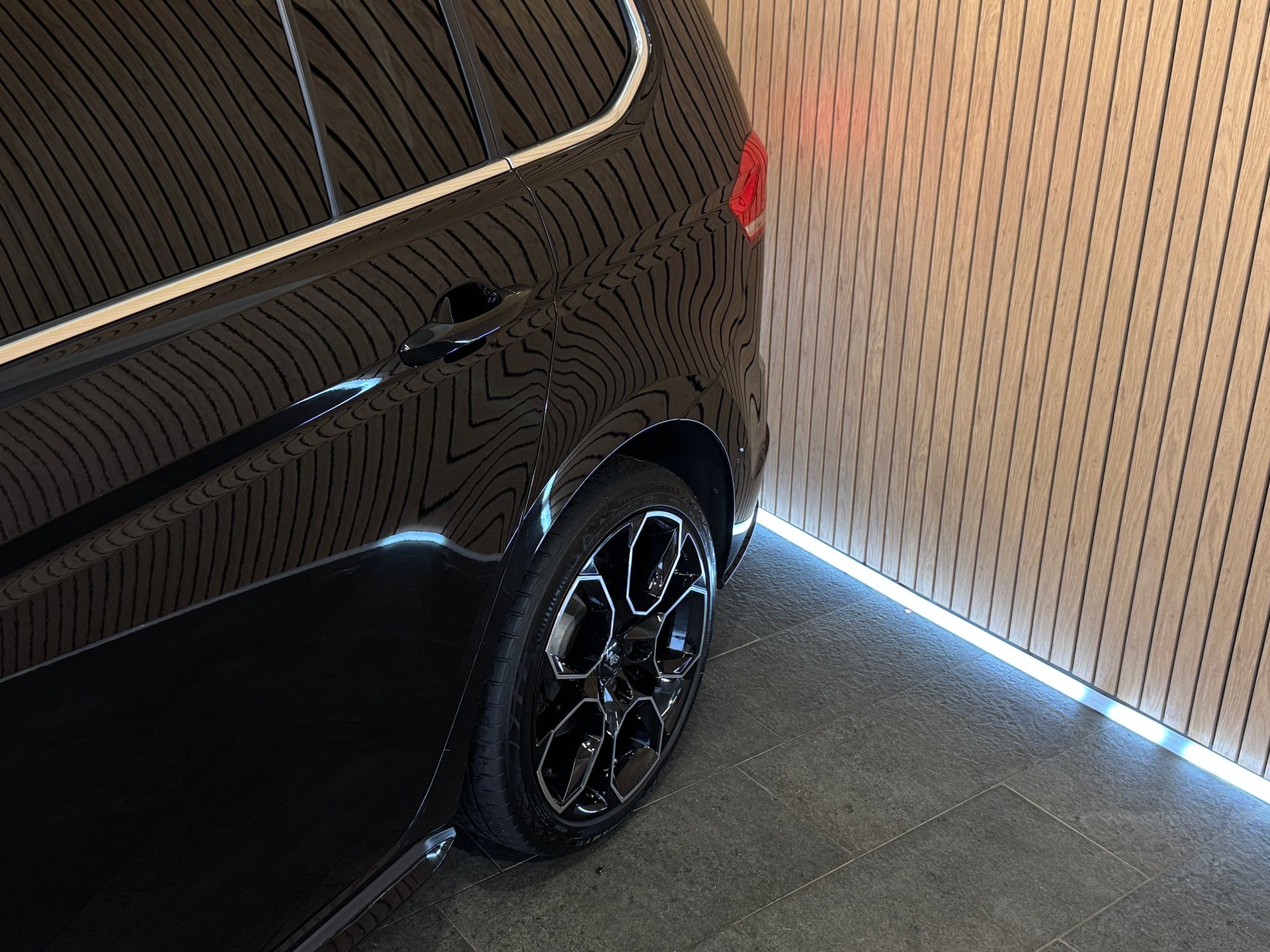 VW Touran 1.8 TSI BlueMotion Technology Highline DSG-image-2
