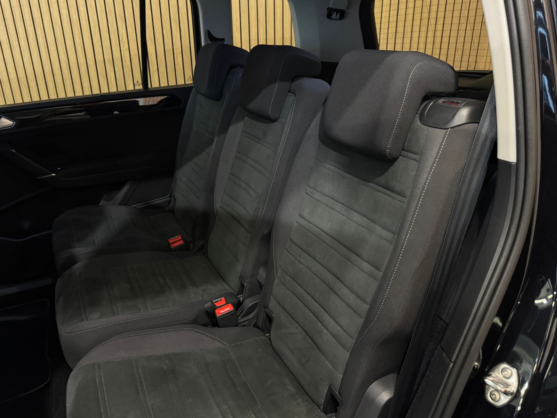 VW Touran 1.8 TSI BlueMotion Technology Highline DSG-image-23