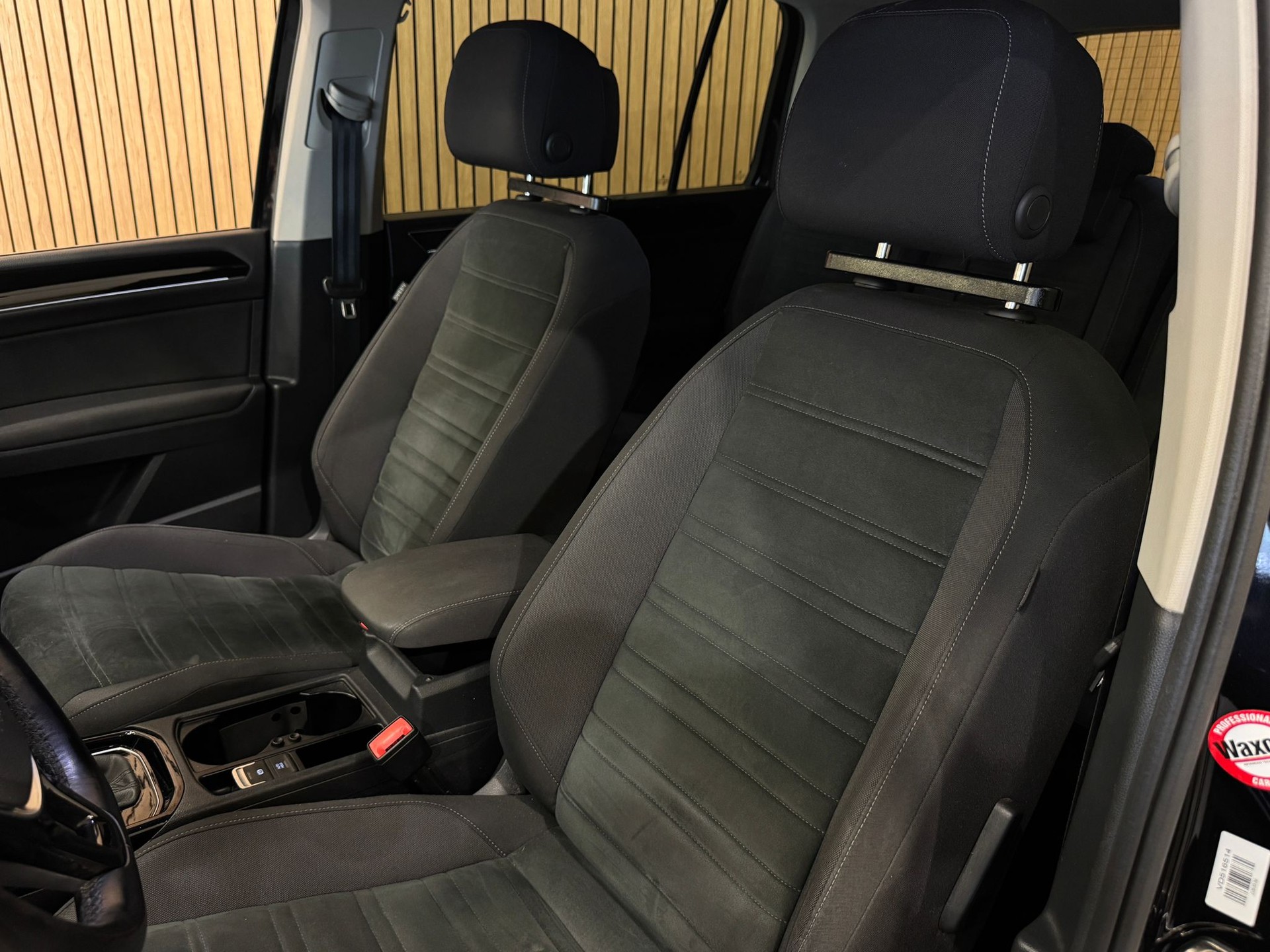 VW Touran 1.8 TSI BlueMotion Technology Highline DSG-image-22