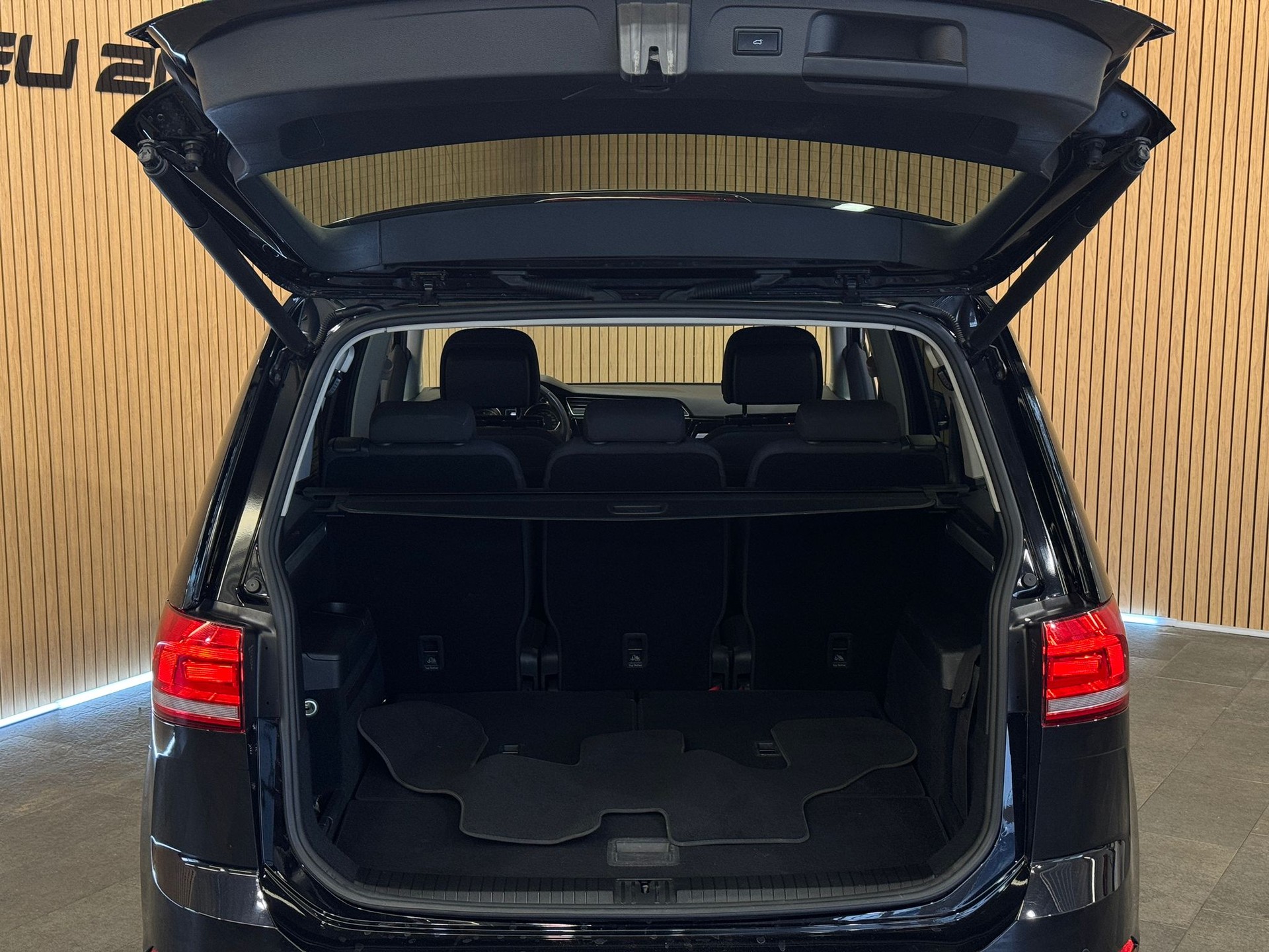 VW Touran 1.8 TSI BlueMotion Technology Highline DSG-image-5