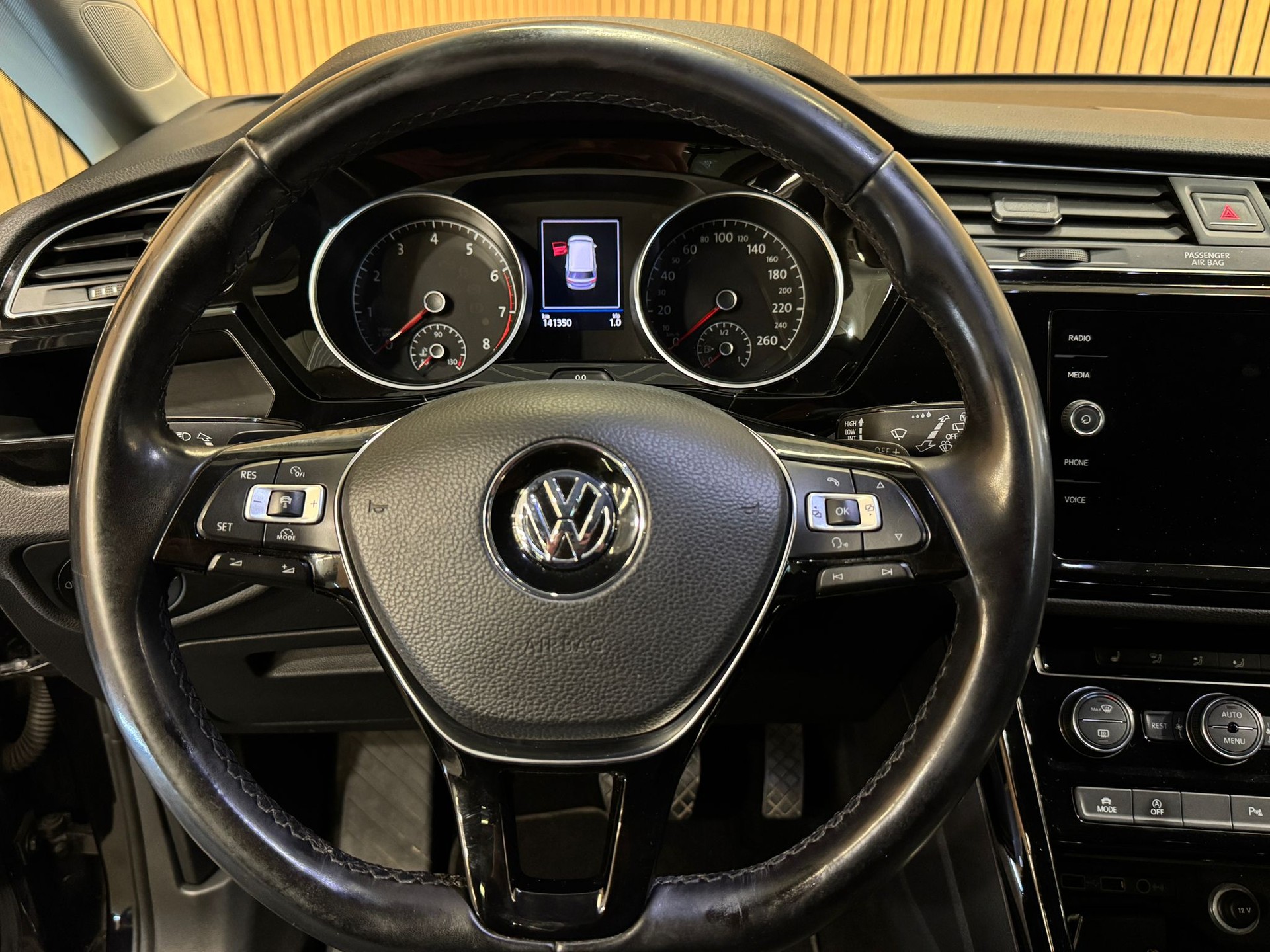 VW Touran 1.8 TSI BlueMotion Technology Highline DSG-image-10